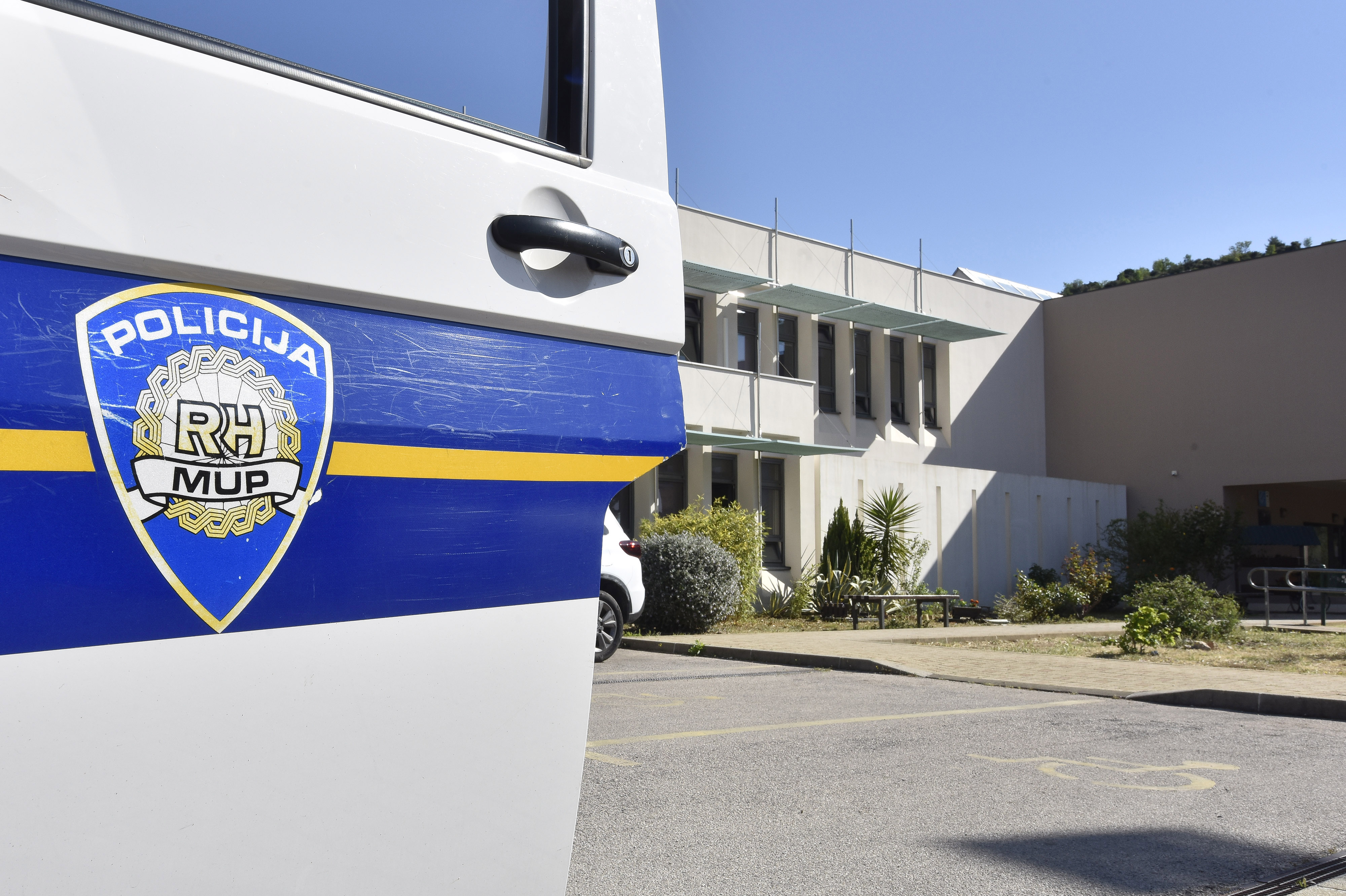 Policija
