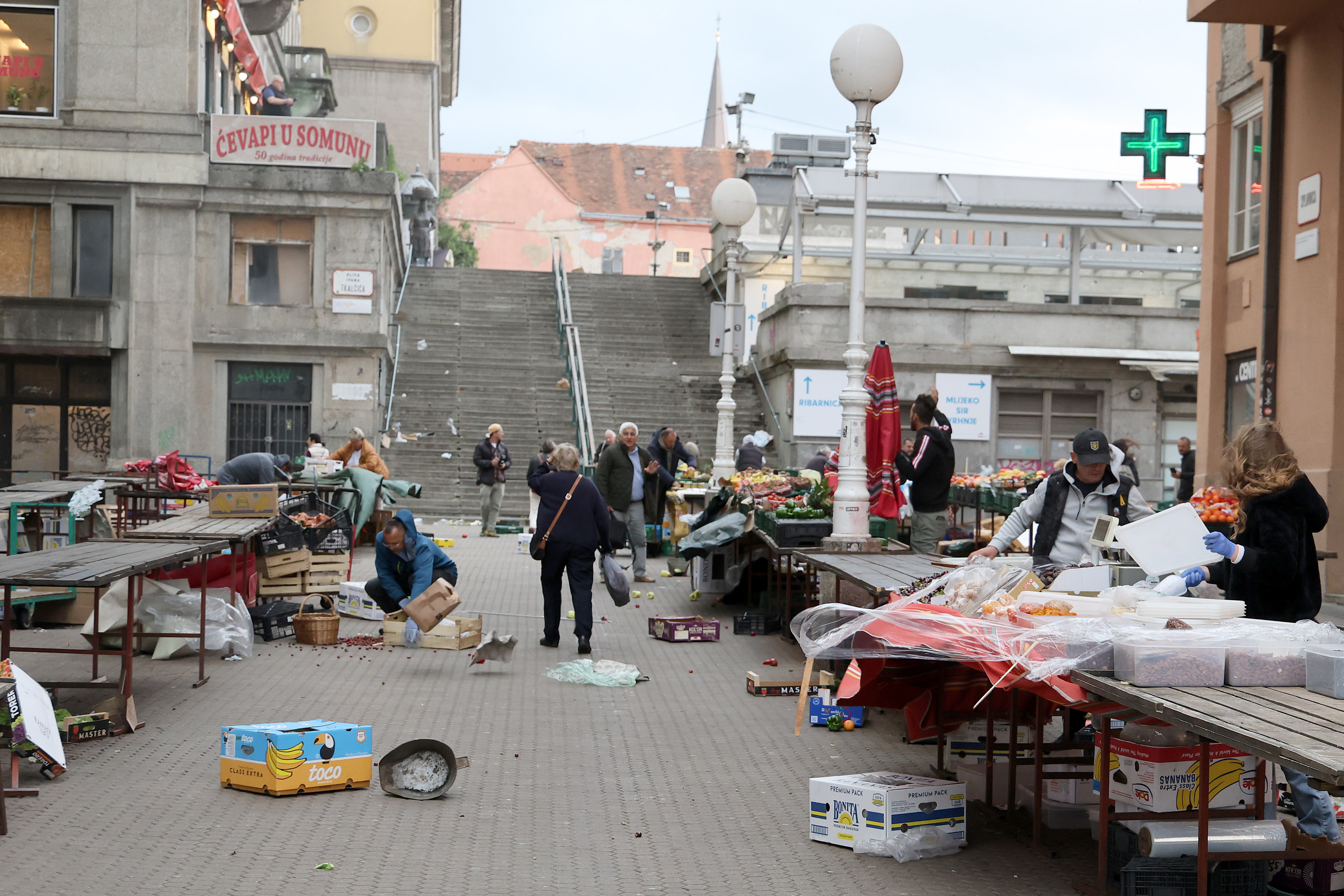11.05.2026., Zagreb - Najavljivano nevrijeme stiglo je do Zagreba. Olujni vjetar razbacao je standova ne Splavnici, a jaka tuca prekrila je grad Photo: Patrik Macek/PIXSELL