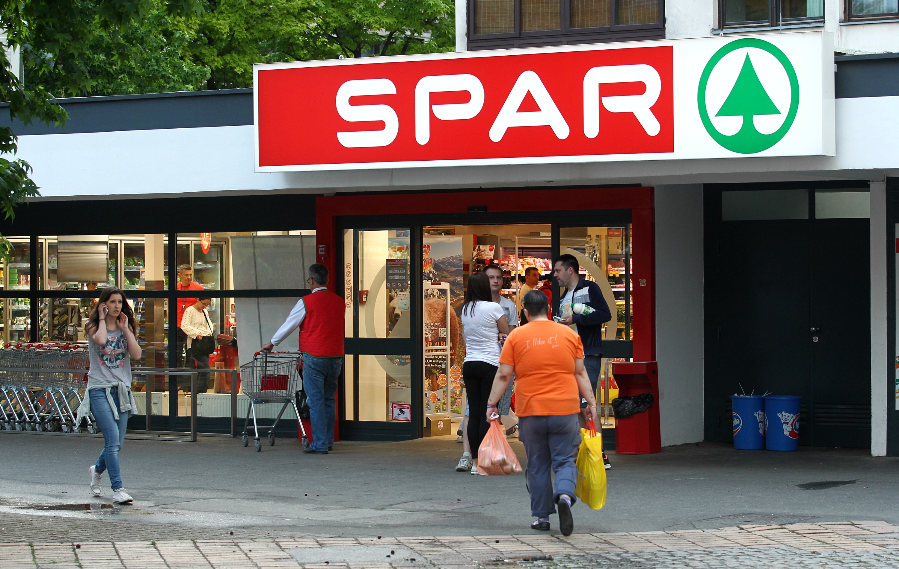20.05.2015., Zagreb - Spar trgovina. . Photo: Zeljko Lukunic/PIXSELL