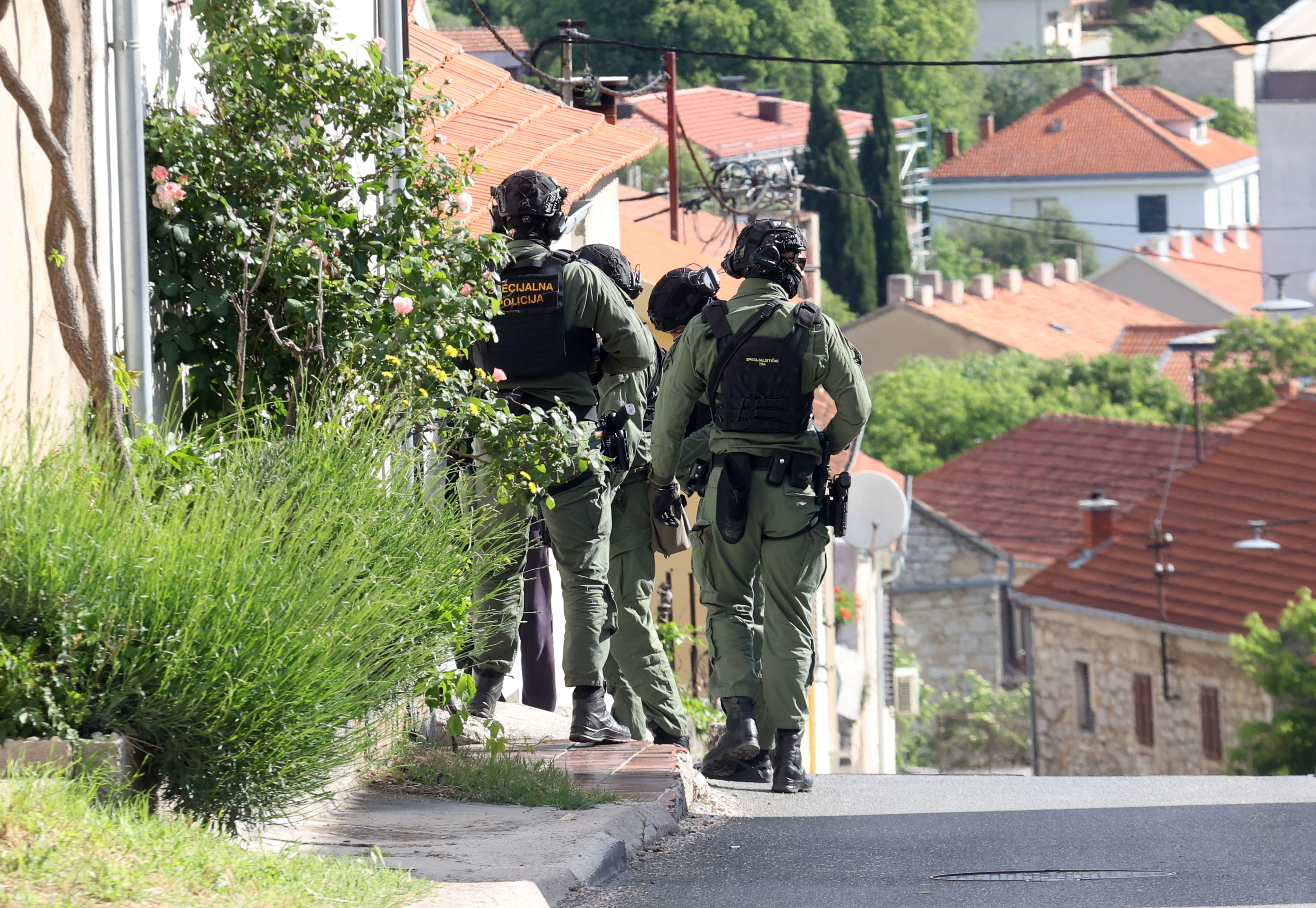 17.05.2026., Drnis - Muskarac je pucanjem iz vatrenog oružja u subotu navecer na terasi obiteljske kuce ustrijelio 19-godisnjeg hrvatskog drzavljanina koji je potom od zadobivenih ozljeda preminuo. Photo: Dusko Jaramaz/PIXSELL