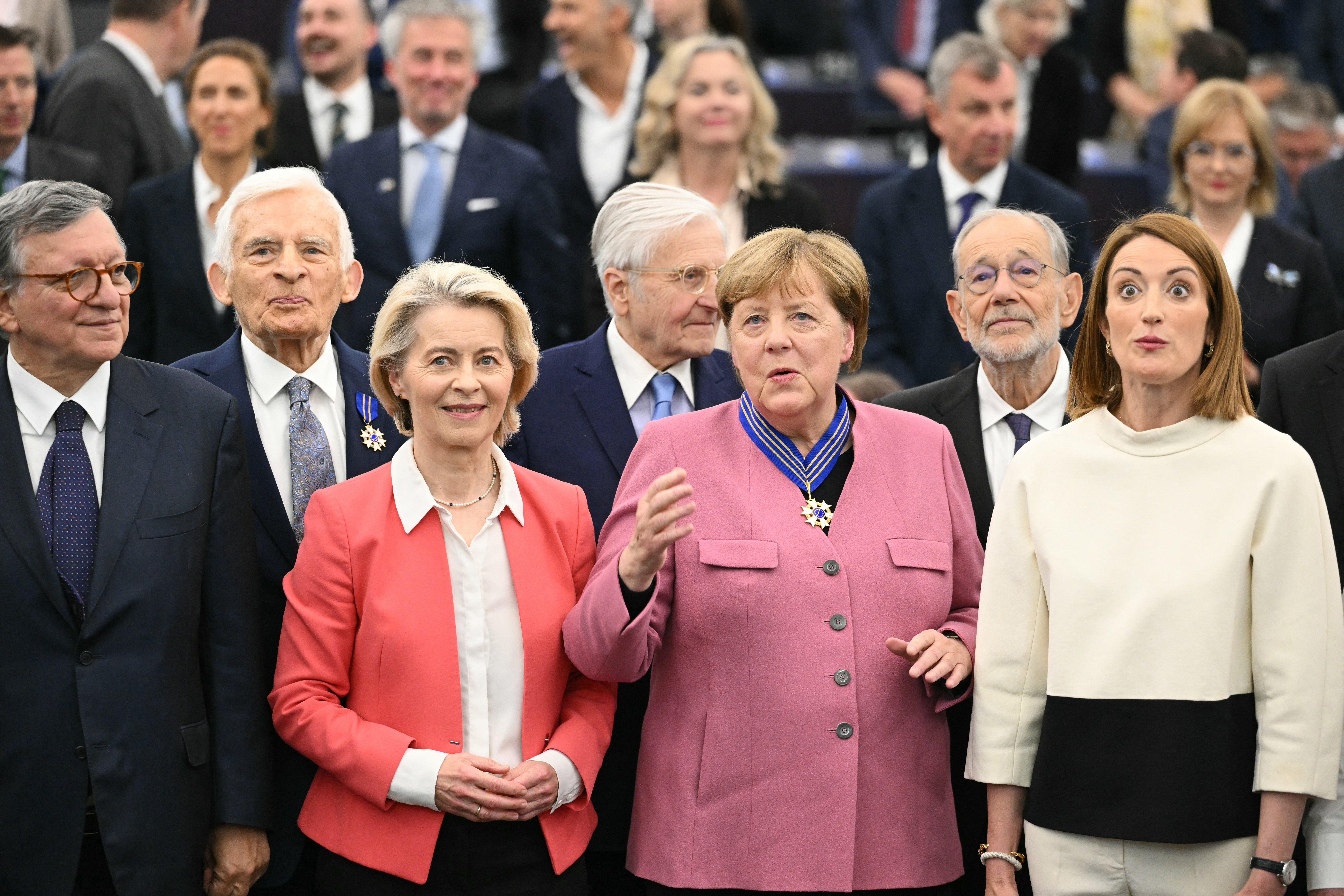 Ursula von der Leyen (2nd L), Angela Merkel (C) and Roberta Metsola (R). (Photo by SEBASTIEN BOZON / POOL / AFP)