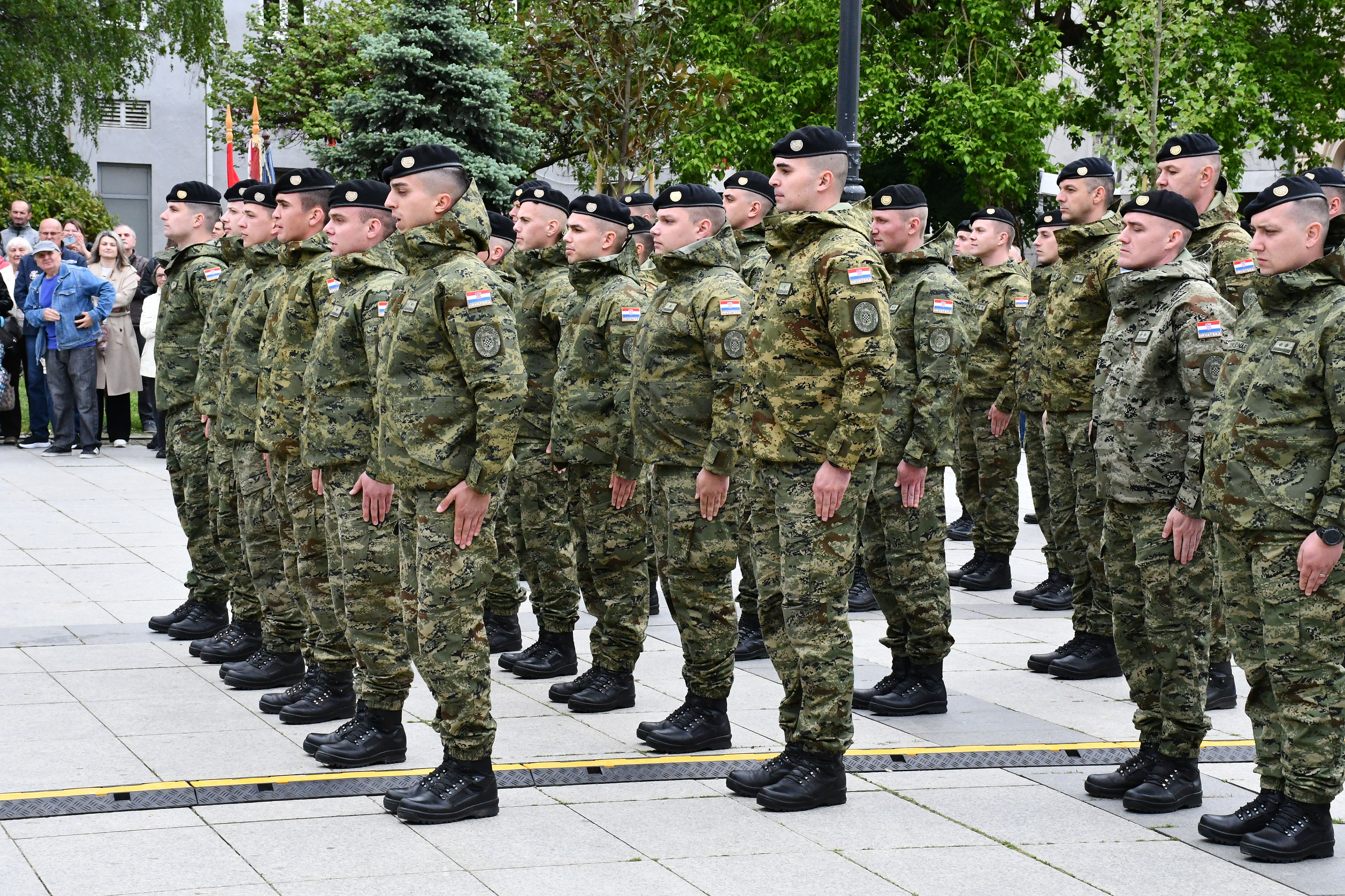 Predsjednik Republike i vrhovni zapovjednik Oruzanih snaga Republike Hrvatske Zoran Milanovic i ministar hrvatskih branitelja Tomo Medved  na obiljezavanju 35. obljetnice osnutka 3. gardijske brigade Hrvatske vojske „Kune“. Photo: Ivica Galovic/PIXSELL