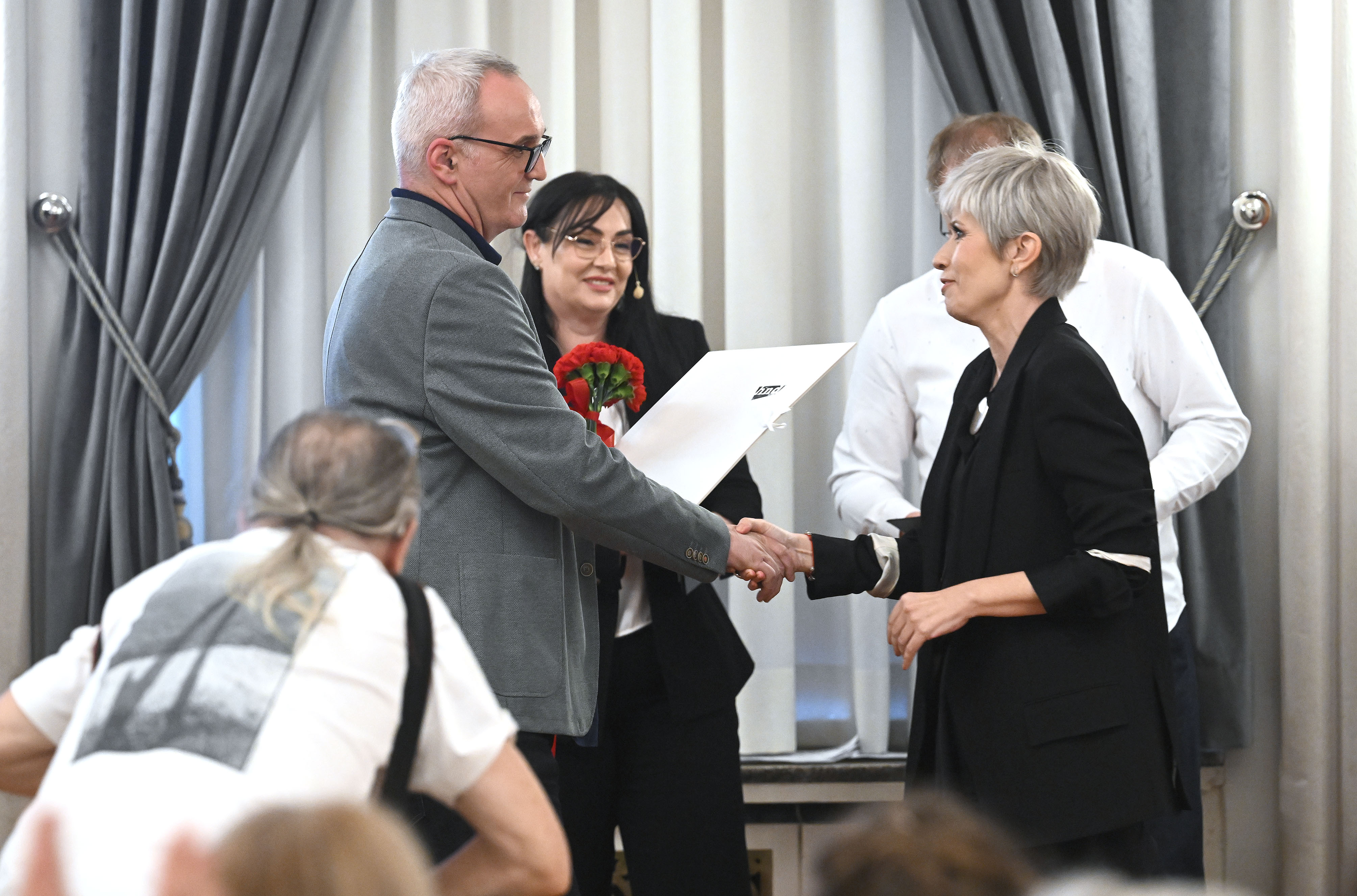 03.05.2036. Zagreb - Svecana dodjela nagrada Hrvatskog novinarskog drustva za 2025. godinu. Hrvoje Zovko, novinarka godine Morana Kasapovic Photo: Marko Lukunic/PIXSELL