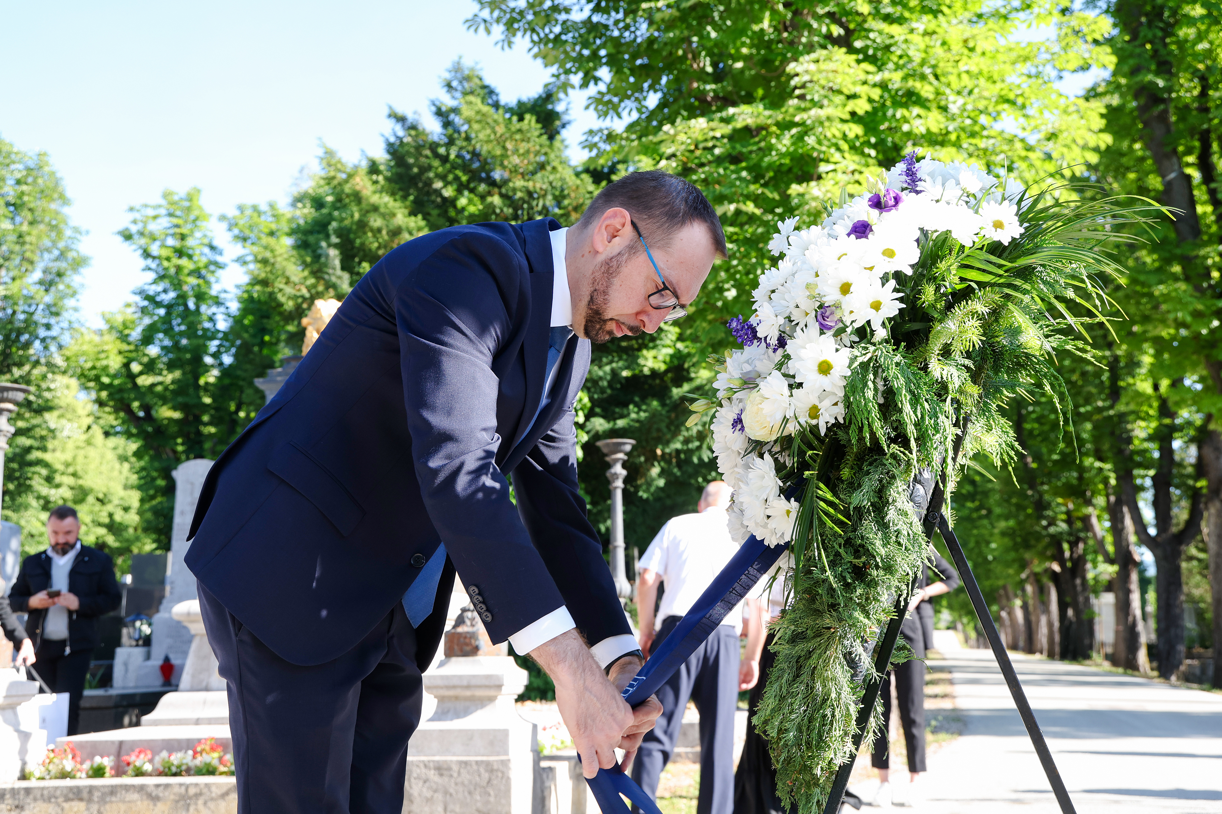30.05.2026. Zagreb - Tomislavom Tomasevicem polozio vjence na Gradskom groblju Mirogoj, Sredisnji kriz u glavnoj aleji i Spomenik Glas hrvatske zrtve Photo: Matija Habljak/PIXSELL