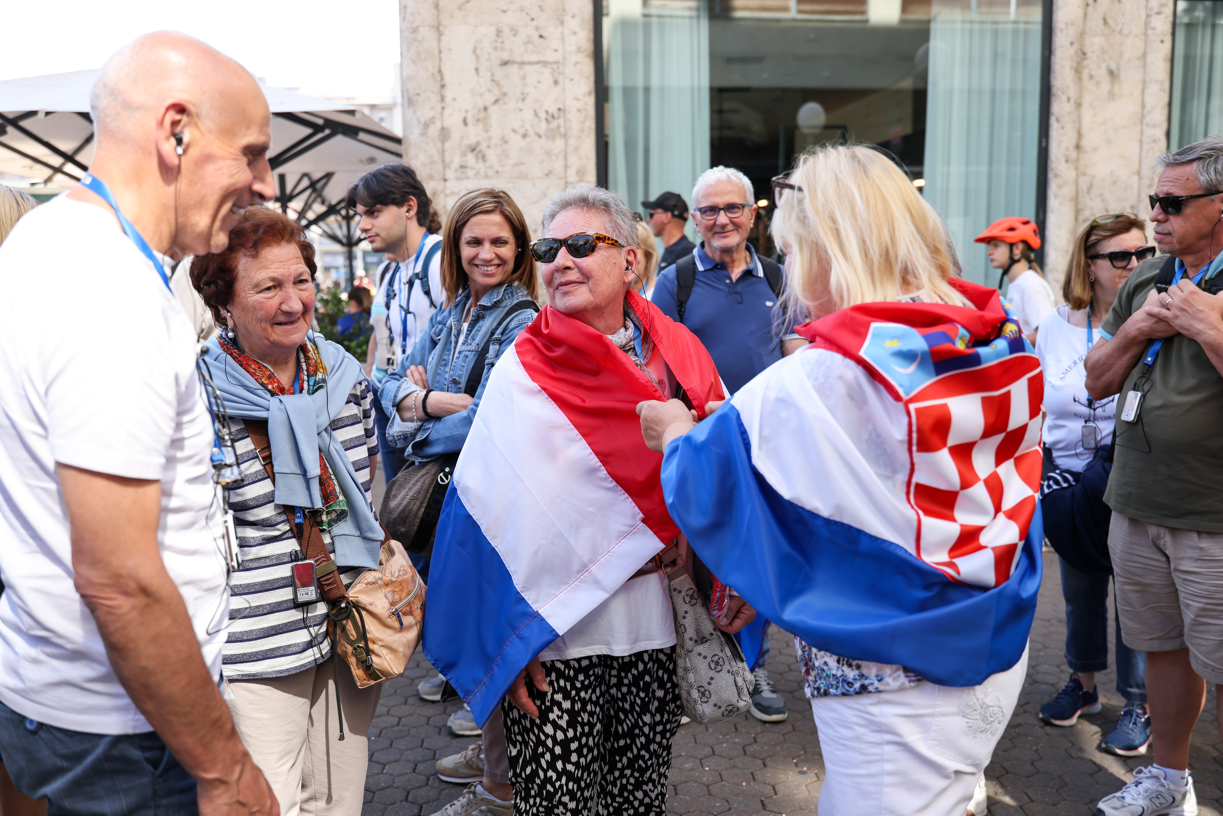 30.05.2026. Zagreb, U povodu obiljezavanja Dana drzavnosti Republike Hrvatske, Zajednica utemeljitelja HDZ-a "Dr. Franjo Tudjman" organizirali su dijeljenje hrvatskih zastava gradjanima Photo: Emica Elvedji/PIXSELL