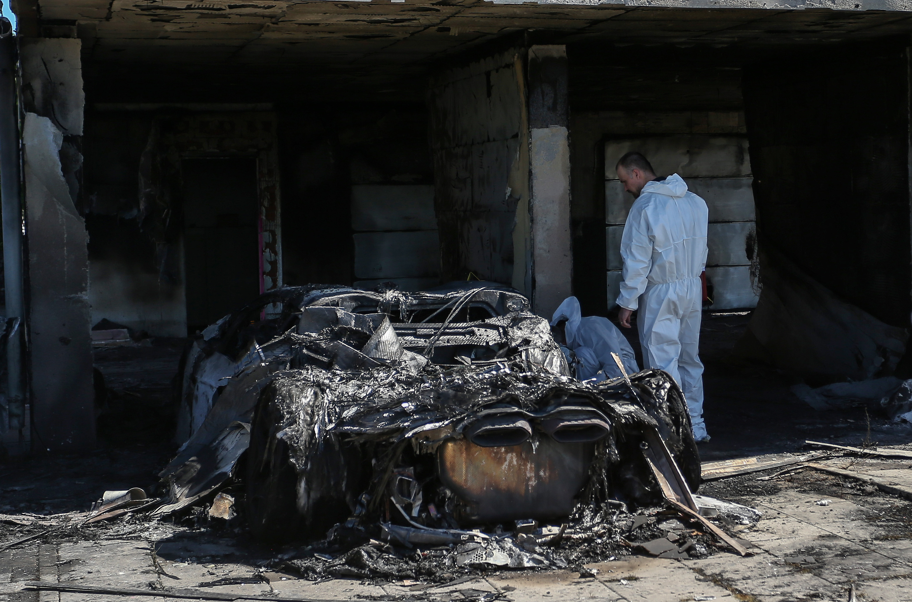 29.05.2026., Velika Gorica - Tijekom noci doslo je do pozara ispred astambene zgrade gdje su u potpunosti izgorjela dva skupocijena Lamborghinija te je velikim dijelom ostecena i stambena zgrada  Photo: Zeljko Lukunic/PIXSELL