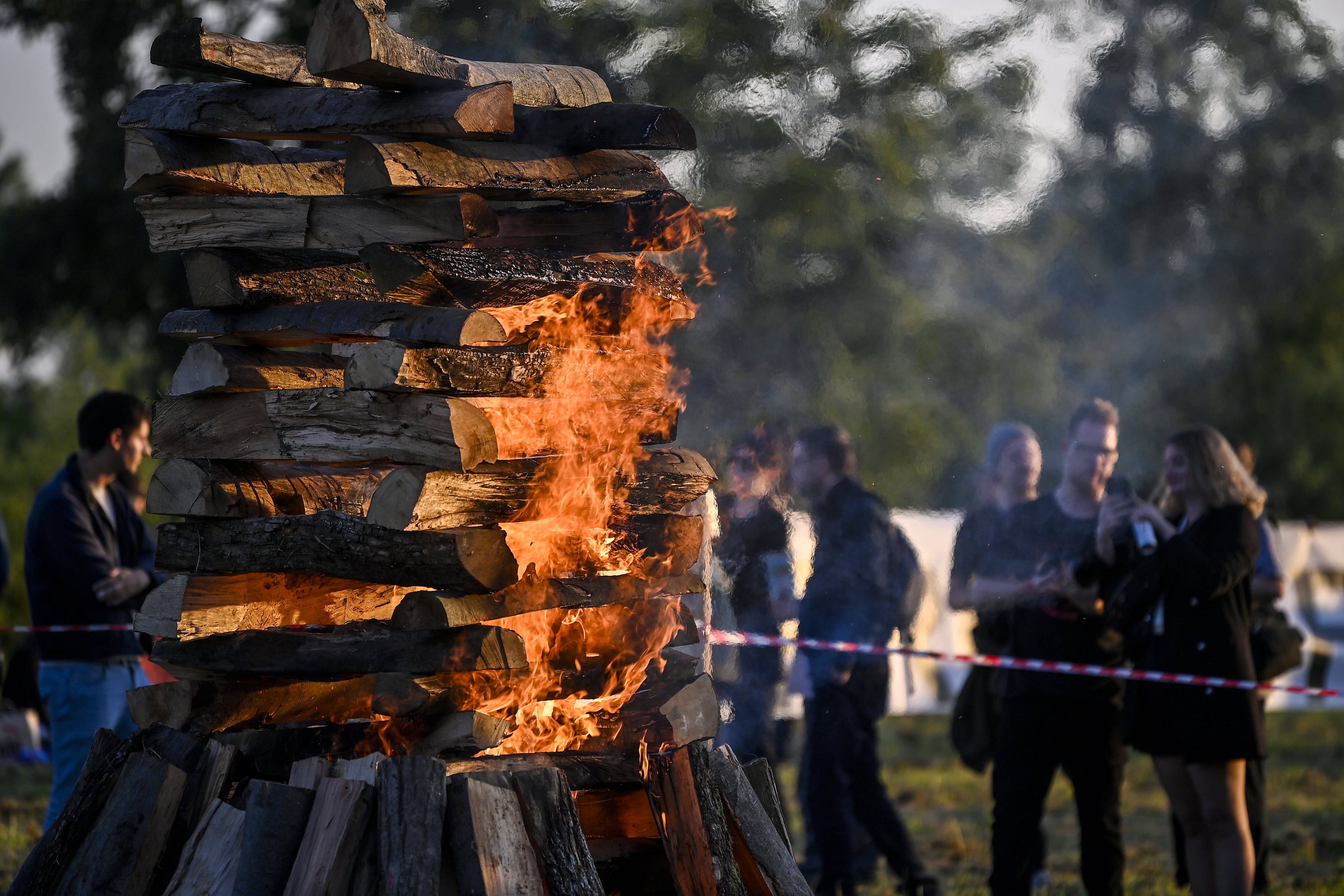 U organizaciji Mreze antifasistkinja Zagreba (MAZ)  u partnerstvu sa Srpskim narodnim vijecem i Savezom antifasističkih boraca i antifasista, te pod pokroviteljstvom Grada Zagreba, Gradske skupstine Grada Zagreba i Vijeca gradske cetvrti Trnje