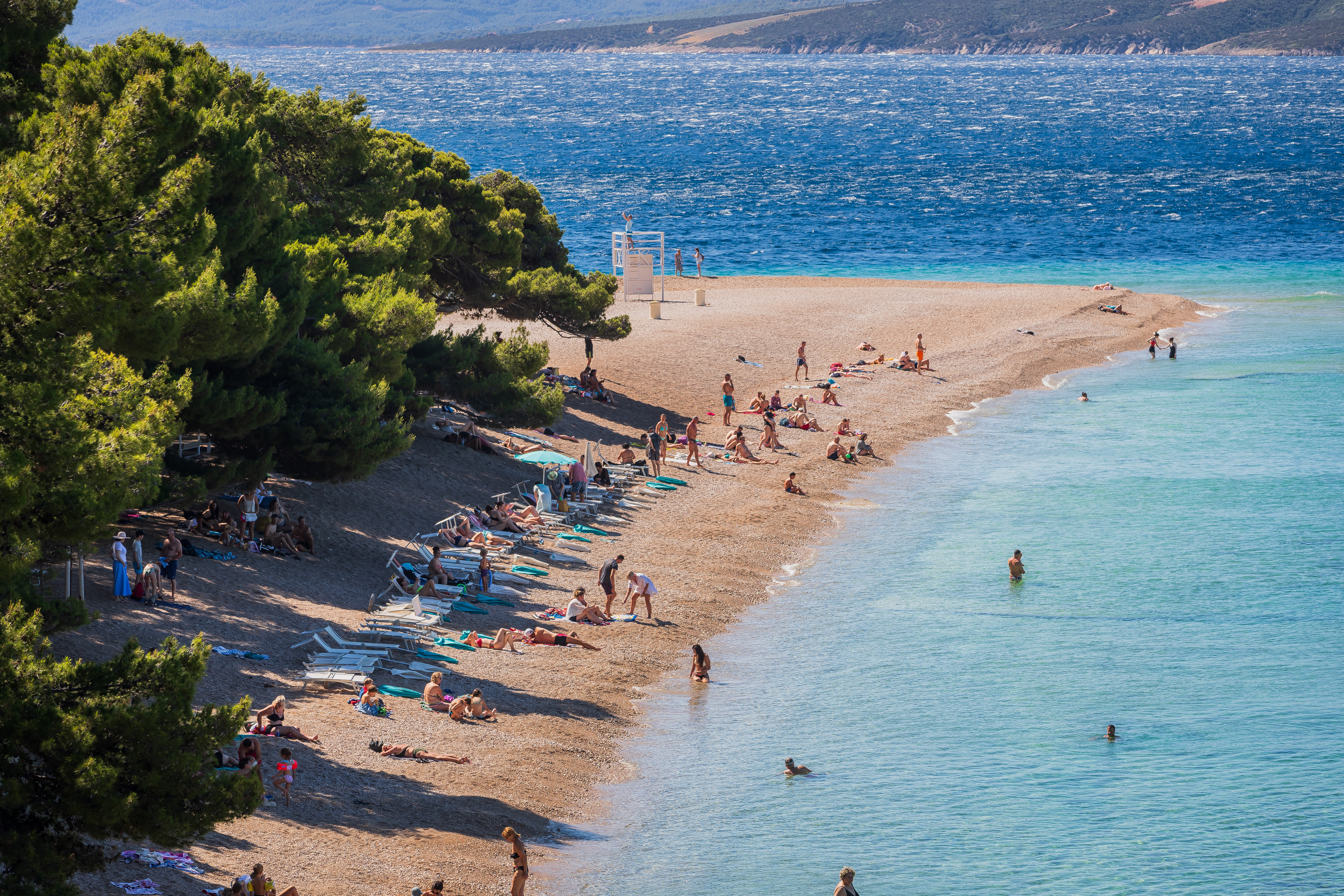 Olujna bura i jutro na plazi Zlatni rat. Photo: Zvonimir Barisin/PIXSELL
