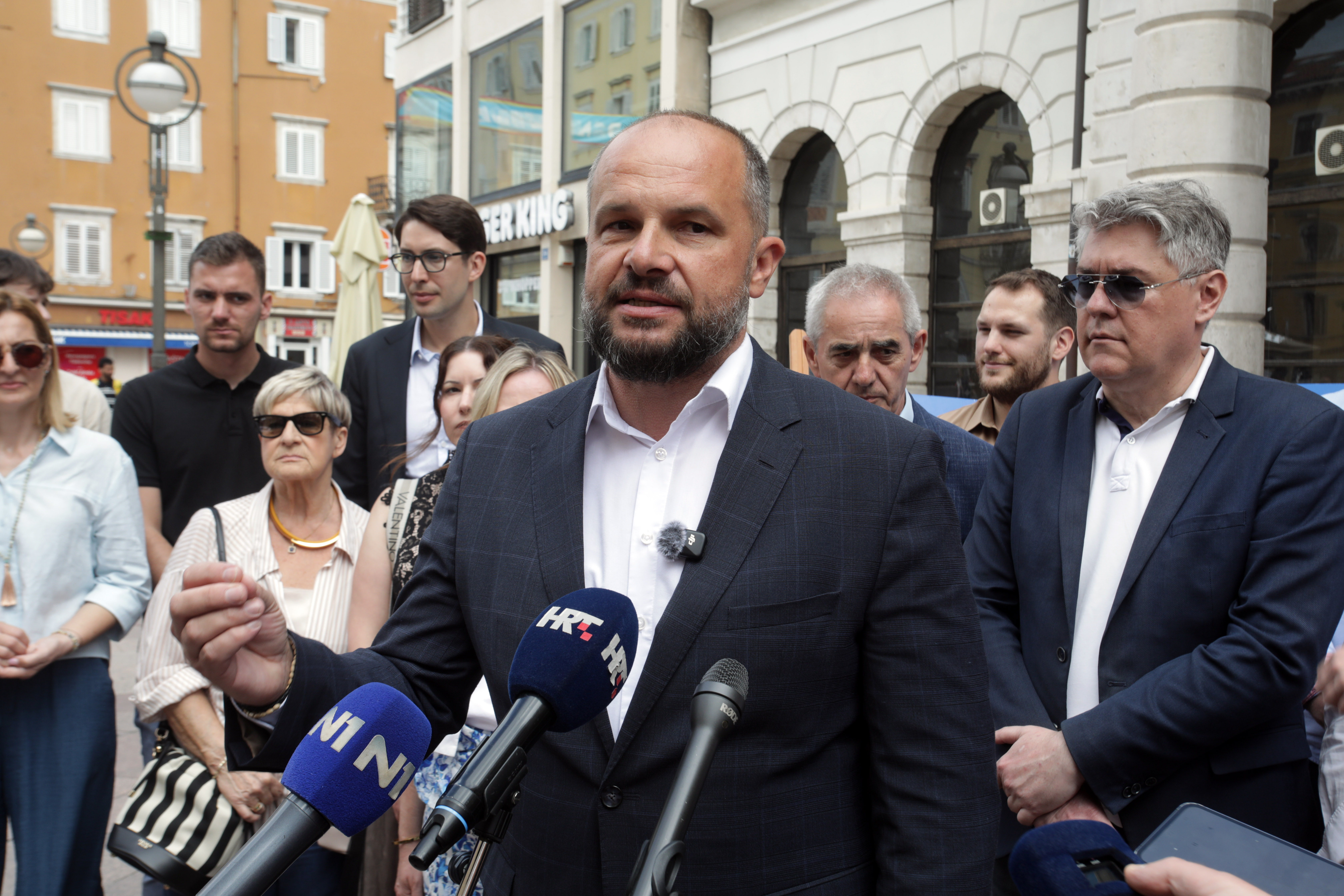 10.06.2026., Rijeka - Konferencija za medije clanova SDP-a i Mozemo! povodom zajednicke kampanje "Plenkoviceva inflacija". Govorili su: Sinisa Hajdas Doncic, Boris Lalovac, Sandra Bencic i Damir Bakic. Photo: Goran Kovacic/PIXSELL