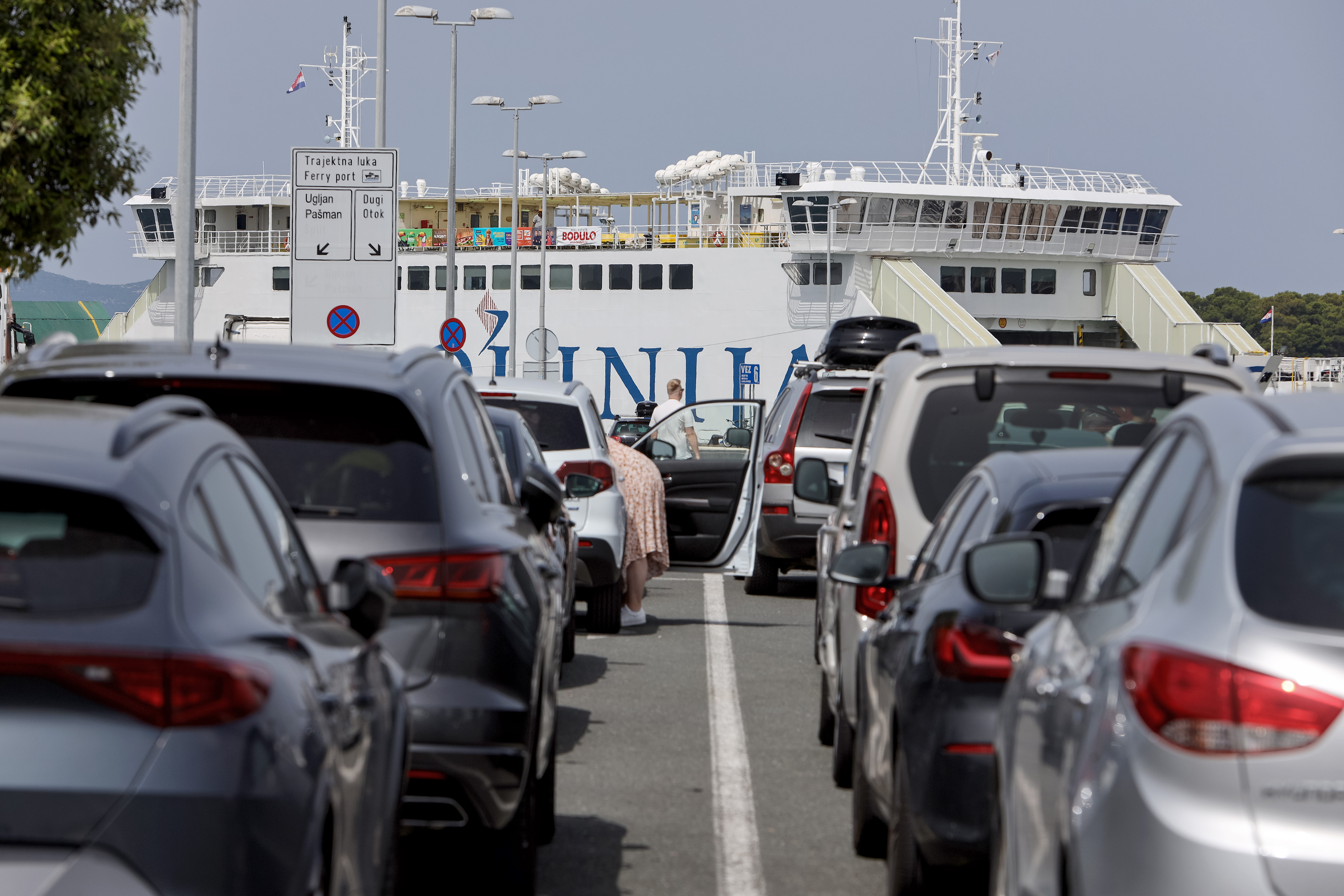 22.06.2023., Zadar  - Pocele su guzve u trajektnoj luci Gazenica Photo: Sime Zelic/PIXSELL