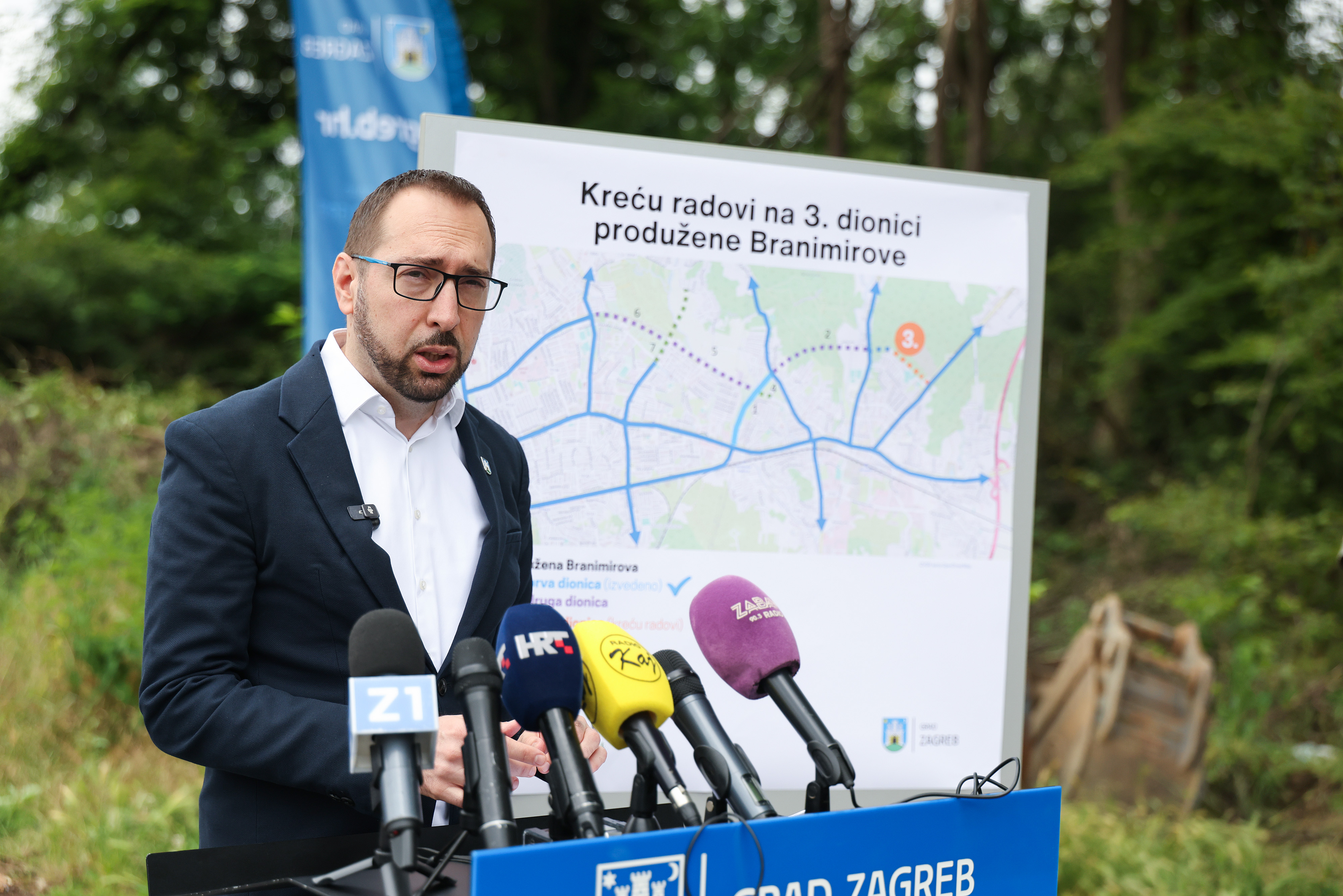 Gradonačelnik Tomislav Tomašević sa zamjenicima obilježio je početak radova na izgradnji 3. etape produžene Branimirove ulice, od Ulice Ivana Ančića do Varaždinske ceste. Photo: Emica Elvedji/PIXSELL