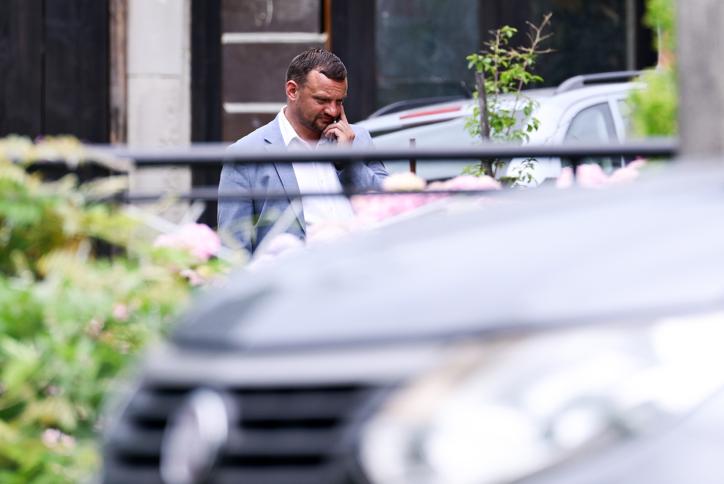 10.06.2026., Oroslavje - Gradonacelnik Oroslavja Viktor Simunic izlazi iz kuce nakon sto mu je USKOK izuzeo dokumentaciju i racunalnu opremu. Photo: Igor Soban/PIXSELL