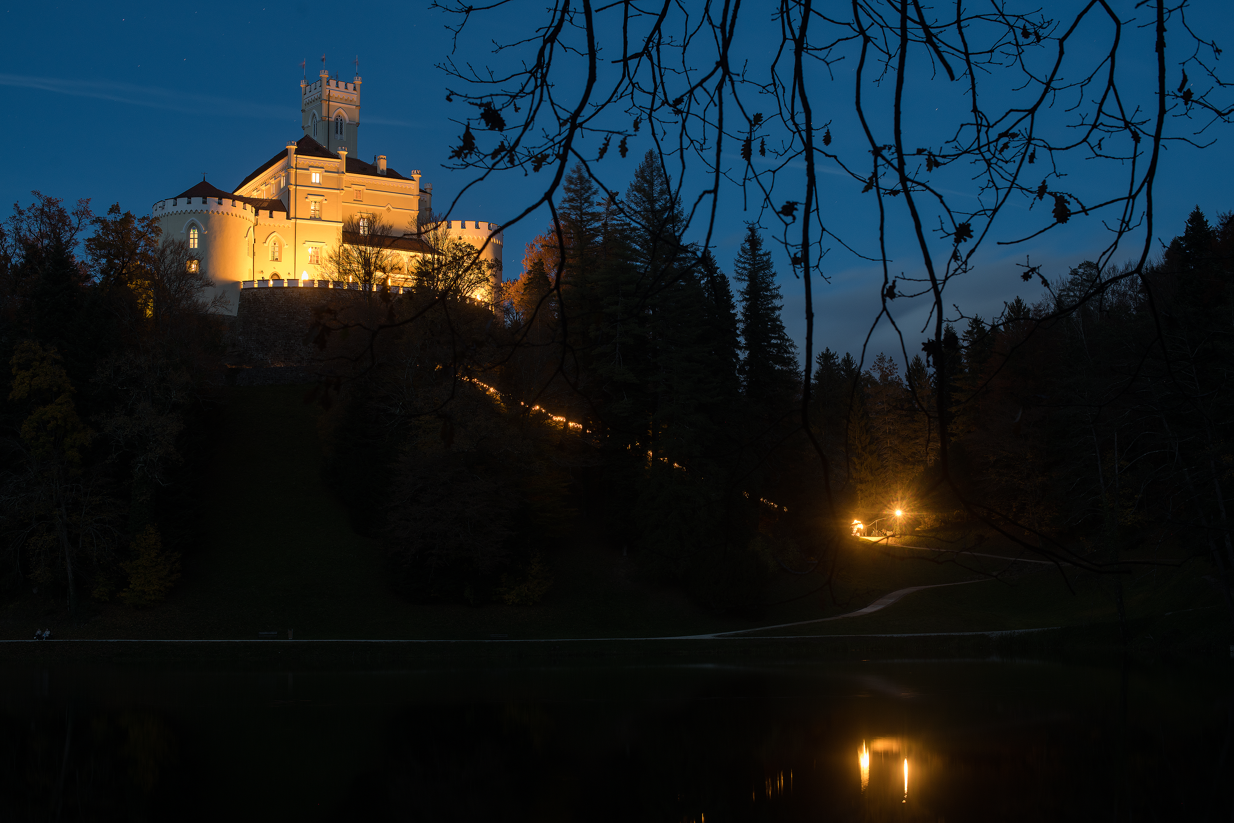 29.10.2025., Trakoscan- Dvorac Trakoscan u jesenskom sumraku. Photo: Vjeran Zganec Rogulja/PIXSELL