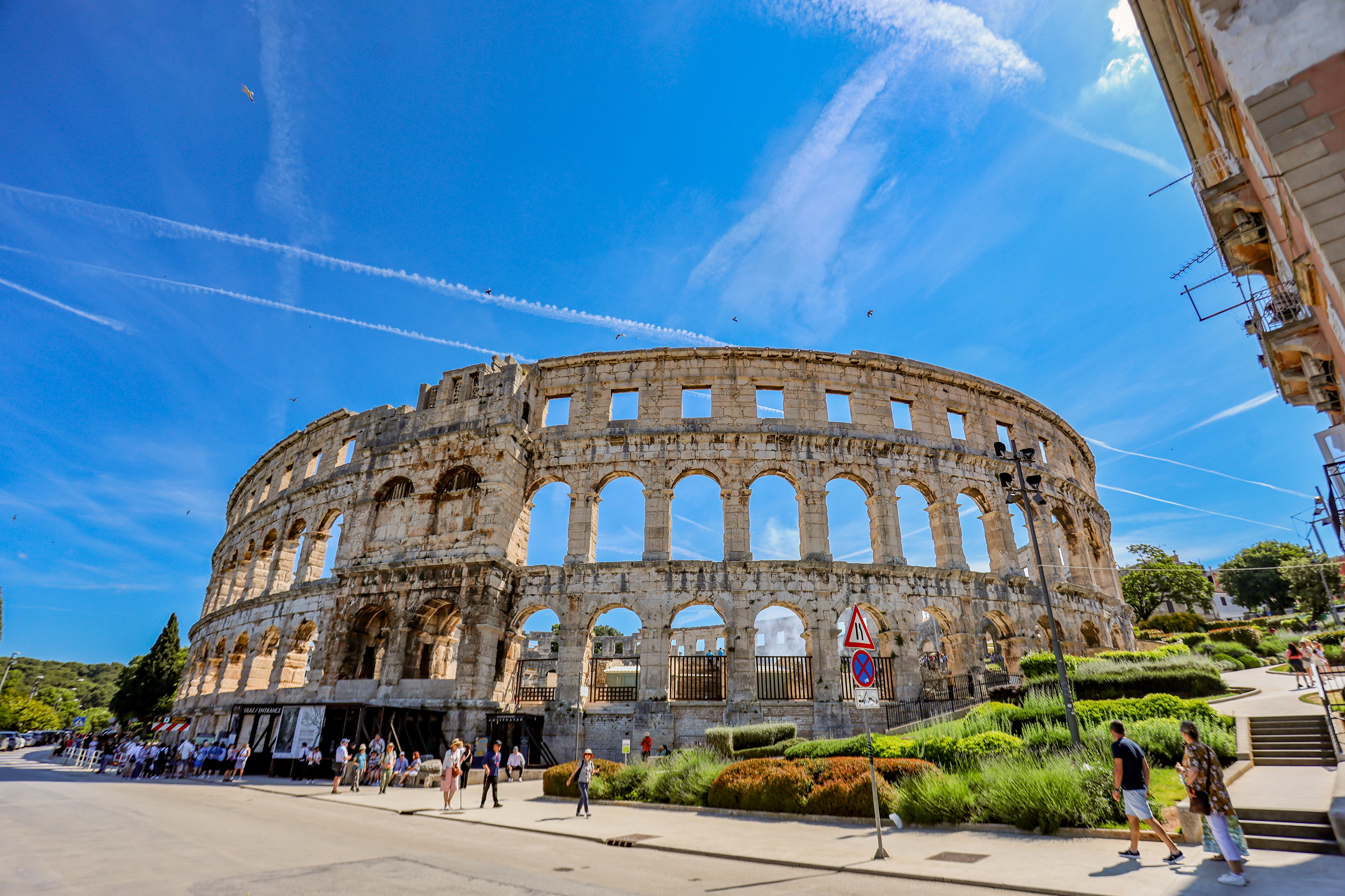 24.05.2026, - Pula -Suncan I topal dan turisti su iskoristili za obilazak Pulske Arene. Photo: Srecko Niketic/PIXSELL