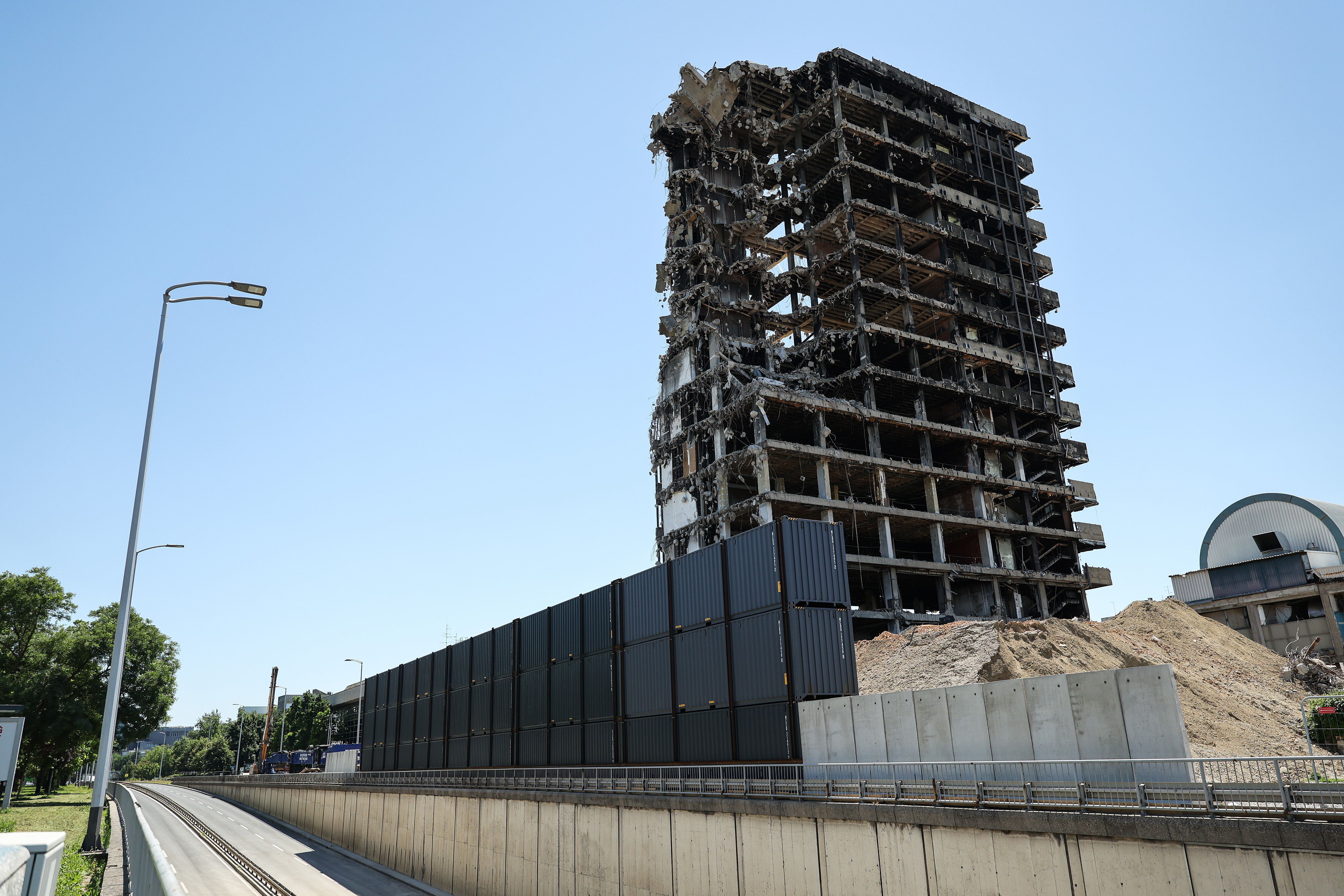 05.06.2026, Zagreb - Ostaci nebodera Vjesnik cije je rusenje trenutno zaustavljeno. Photo: Emica Elvedji/PIXSELL