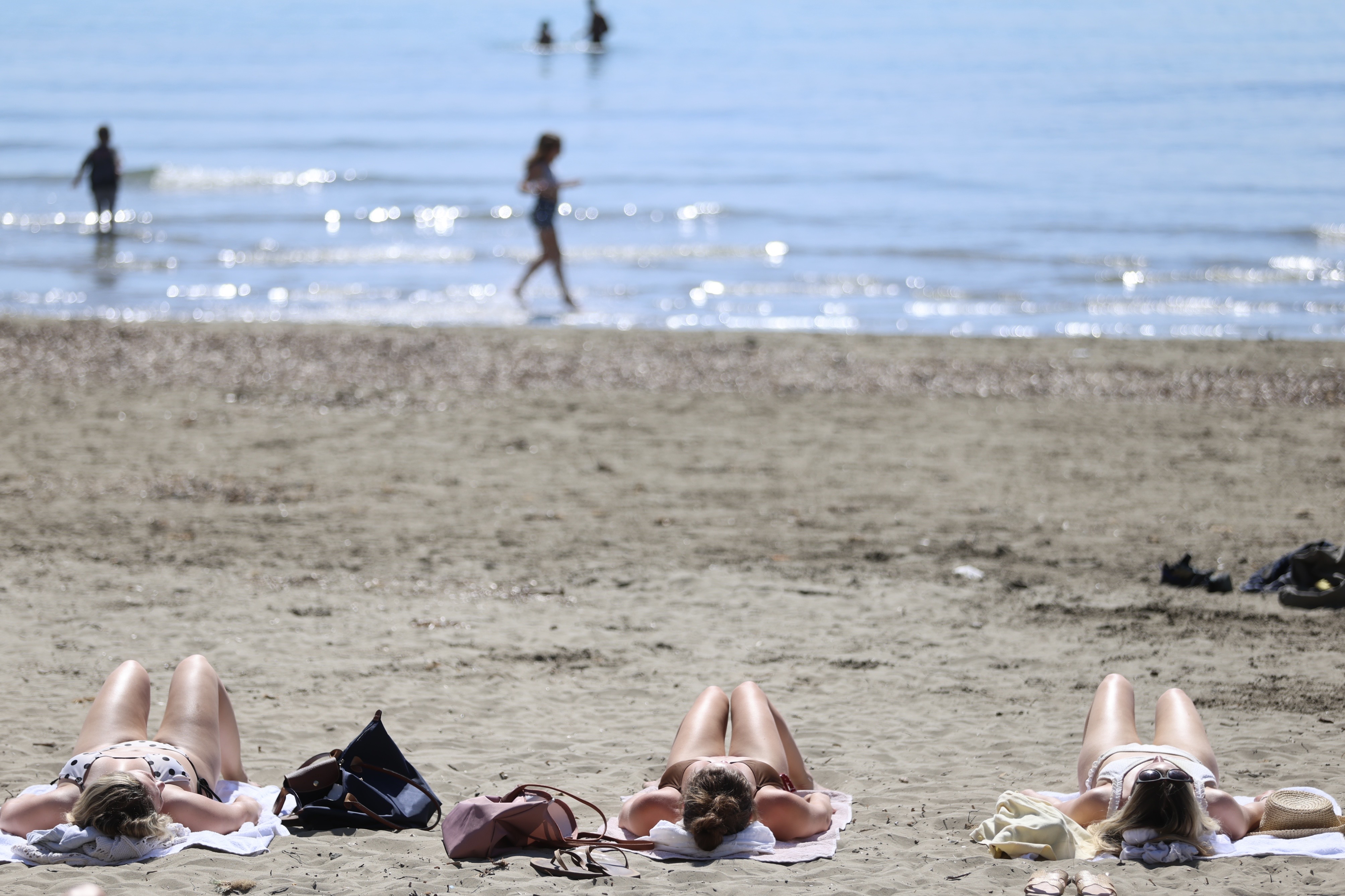11.04.2026.,Split-Turisti na Bacvicama iskoristili idealan dan za uzivanje i suncanje. Photo: Ivo Cagalj/PIXSELL
