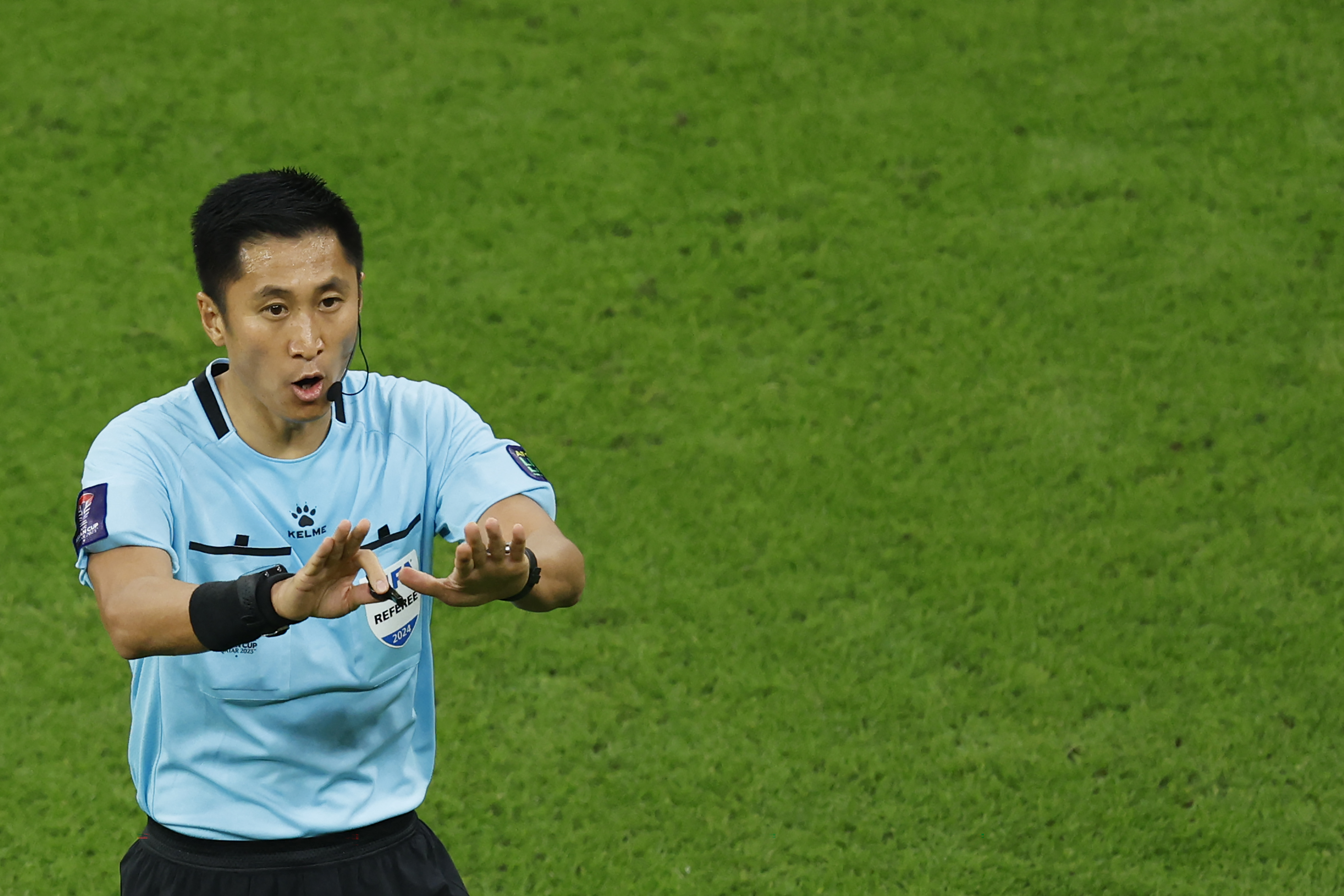Chinese match referee Ma Ning. (Photo by KARIM JAAFAR / AFP)