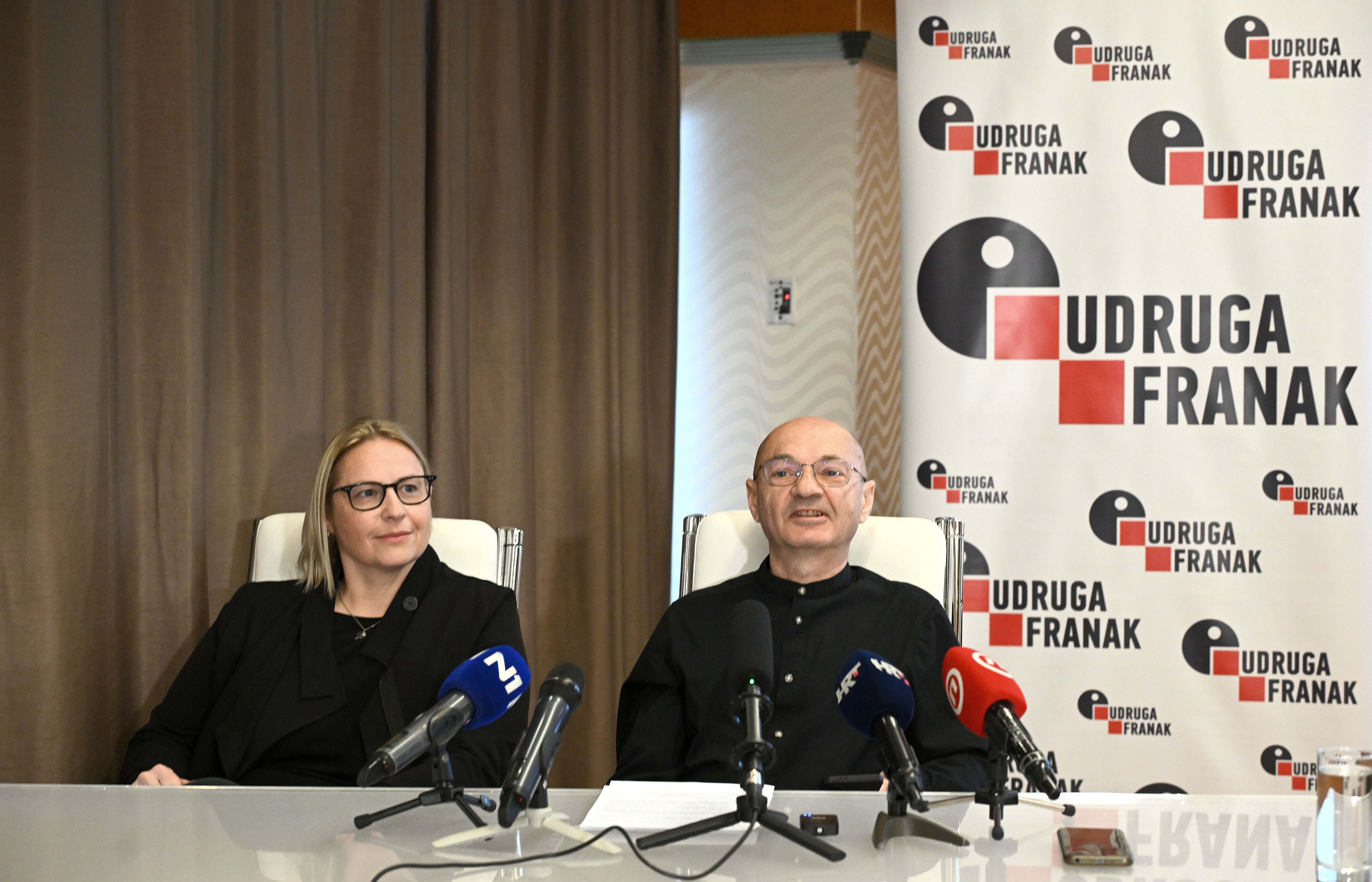 Konferencija za novinare Udruge Franak na temu, Ususret odluci prosirenog vijeca Vrhovnog suda o konverzacija, hoce li suci suditi po zakonu ili arbitrarno. Irena Blauhorn, Goran Aleksic Photo: Marko Lukunic/PIXSELL