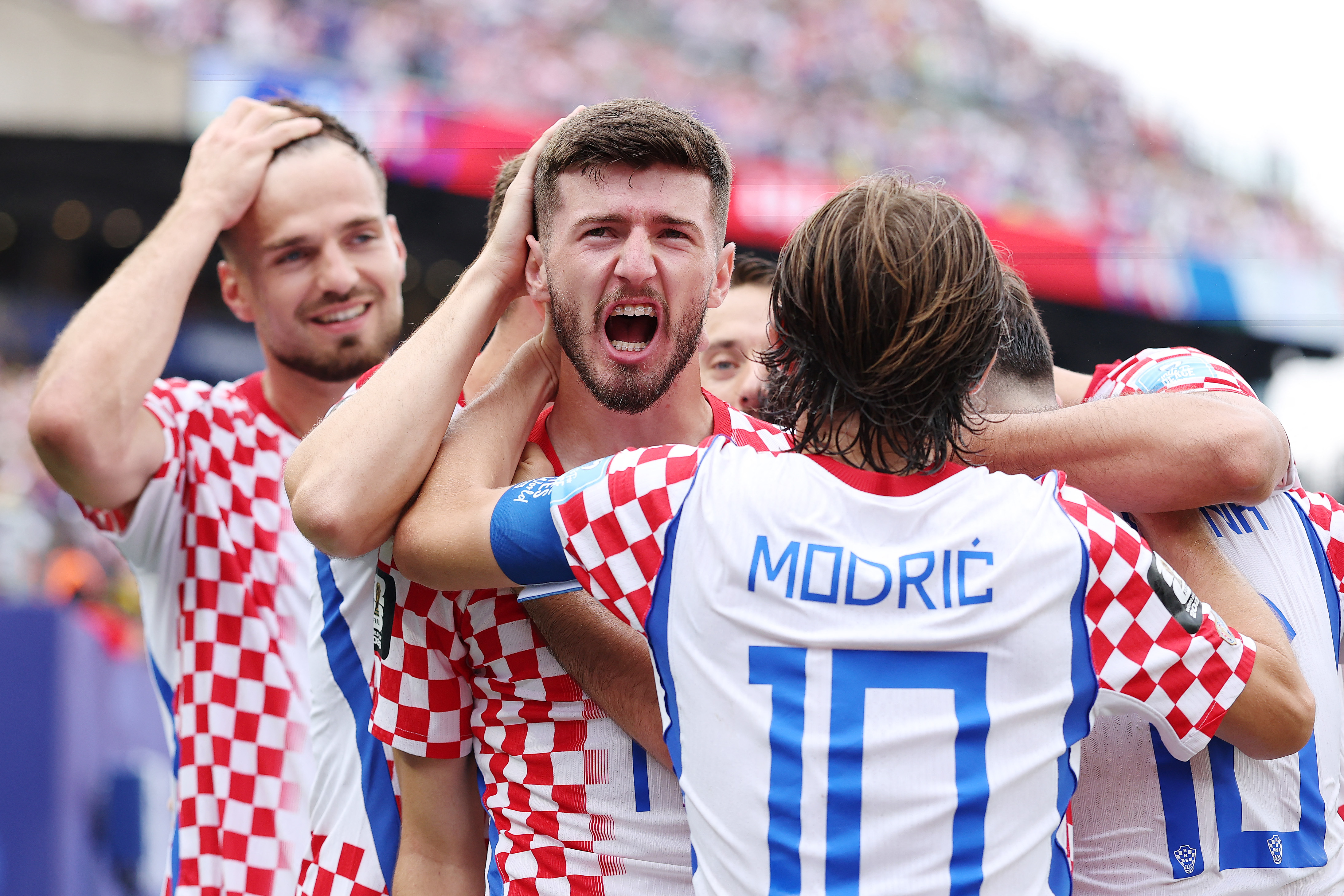 Petar Sucic #17 of Croatia celebrates with teammates (Photo by Dan Mullan / GETTY IMAGES NORTH AMERICA / Getty Images via AFP)
