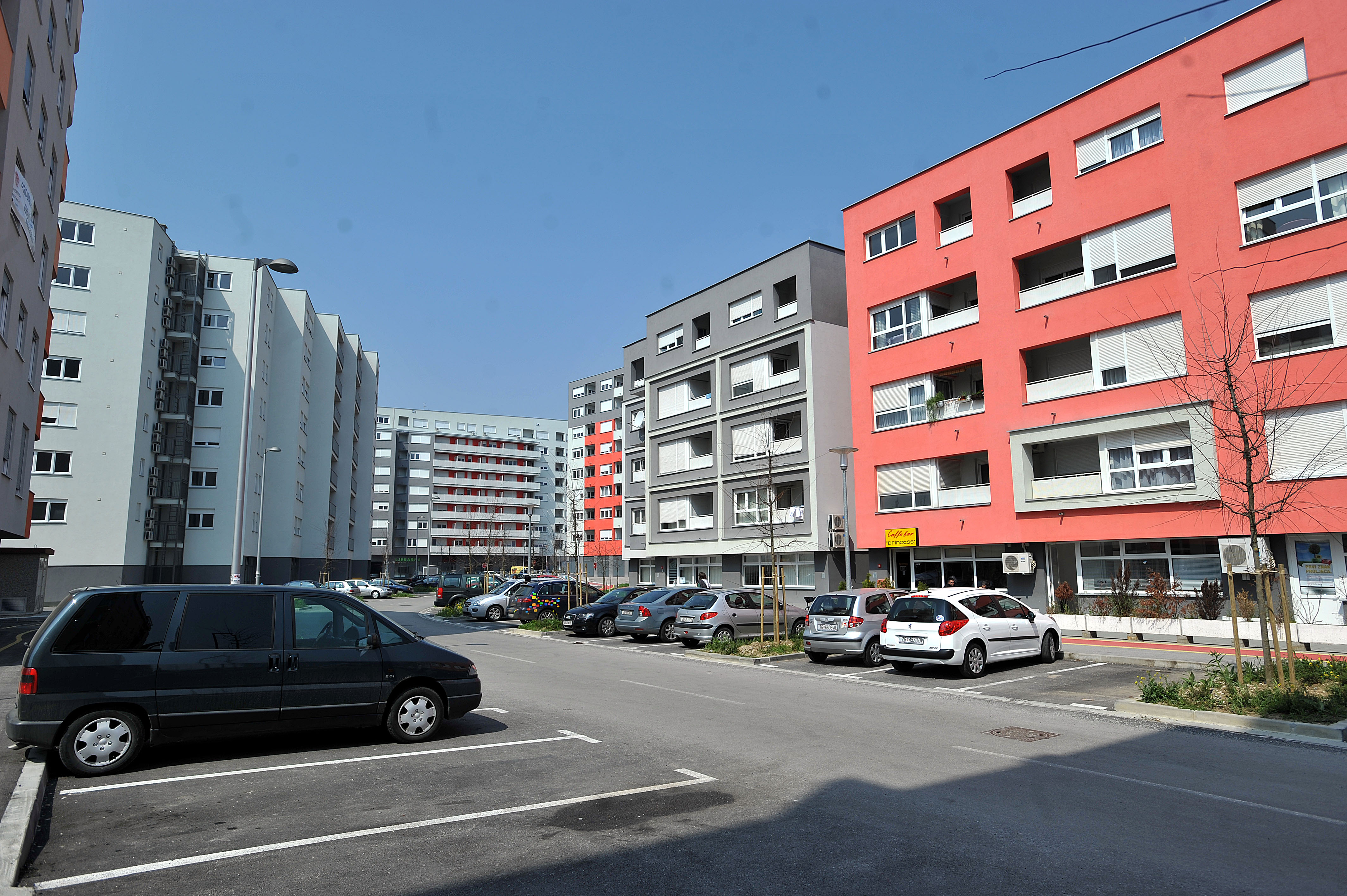 17.04.2010., Zagreb, Hrvatska  - Laniste, Jaruscica 7a i 9. Orion grupa prodaje namjestene ogledne stanove po akcijskim cijenama. rPhoto: Goran Stanzl/PIXSELL