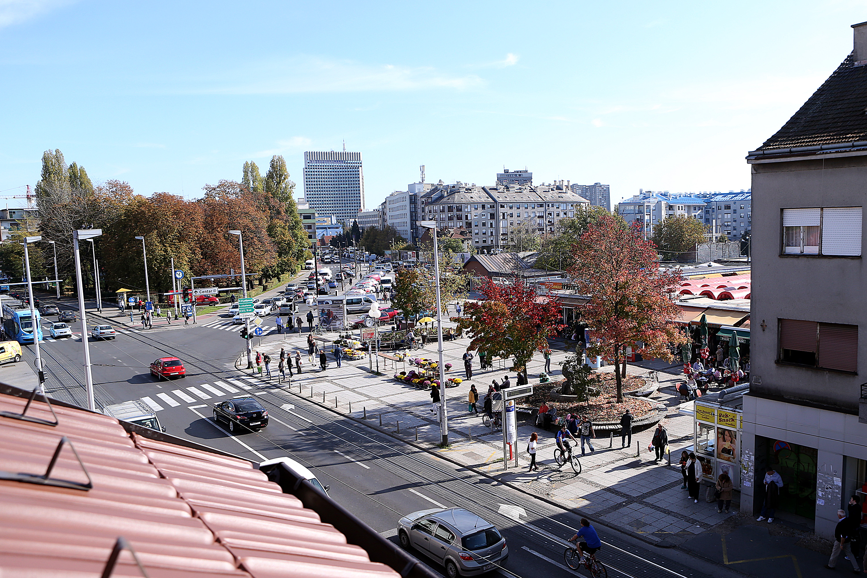 25.10.2013., Zagreb - Tresnjevacki plac, pogled iz Ozaljske ulice. rPhoto: Goran Stanzl/PIXSELL