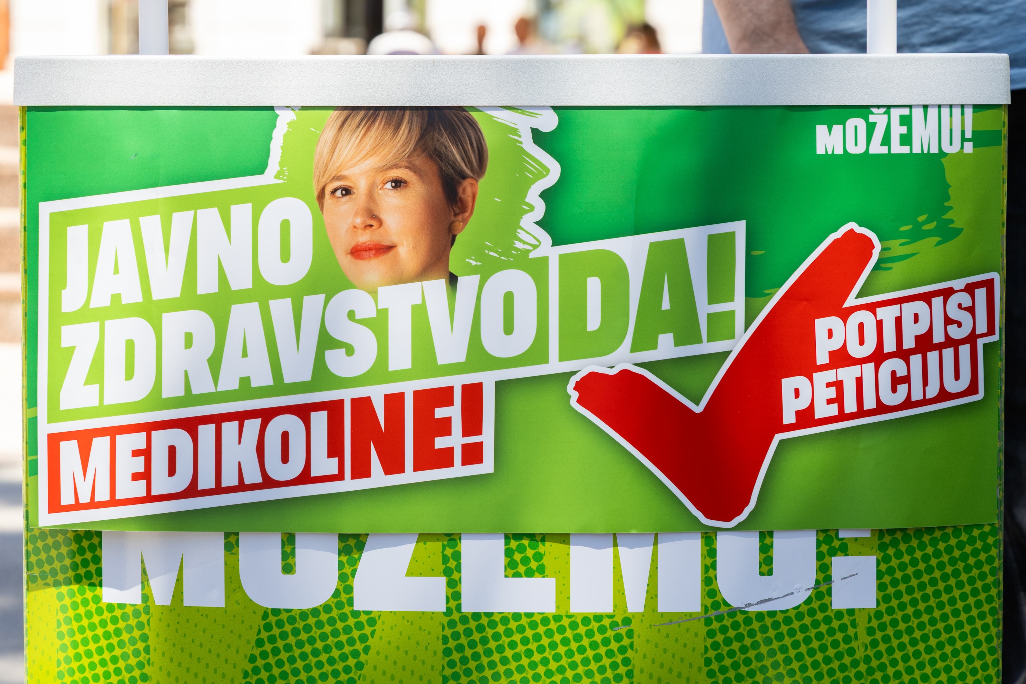 Konferencija za medije Ivane Kekin, saborske zastupnice Mozemo na kojoj je govorila o novostima u kampanji za ocuvanje javnog zdravstva "Javno zdravstvo DA, Medikol NE!" Prikupljanje potpisa gradjana na standovima u Puli. Photo: Srecko Niketic/PIXSELL