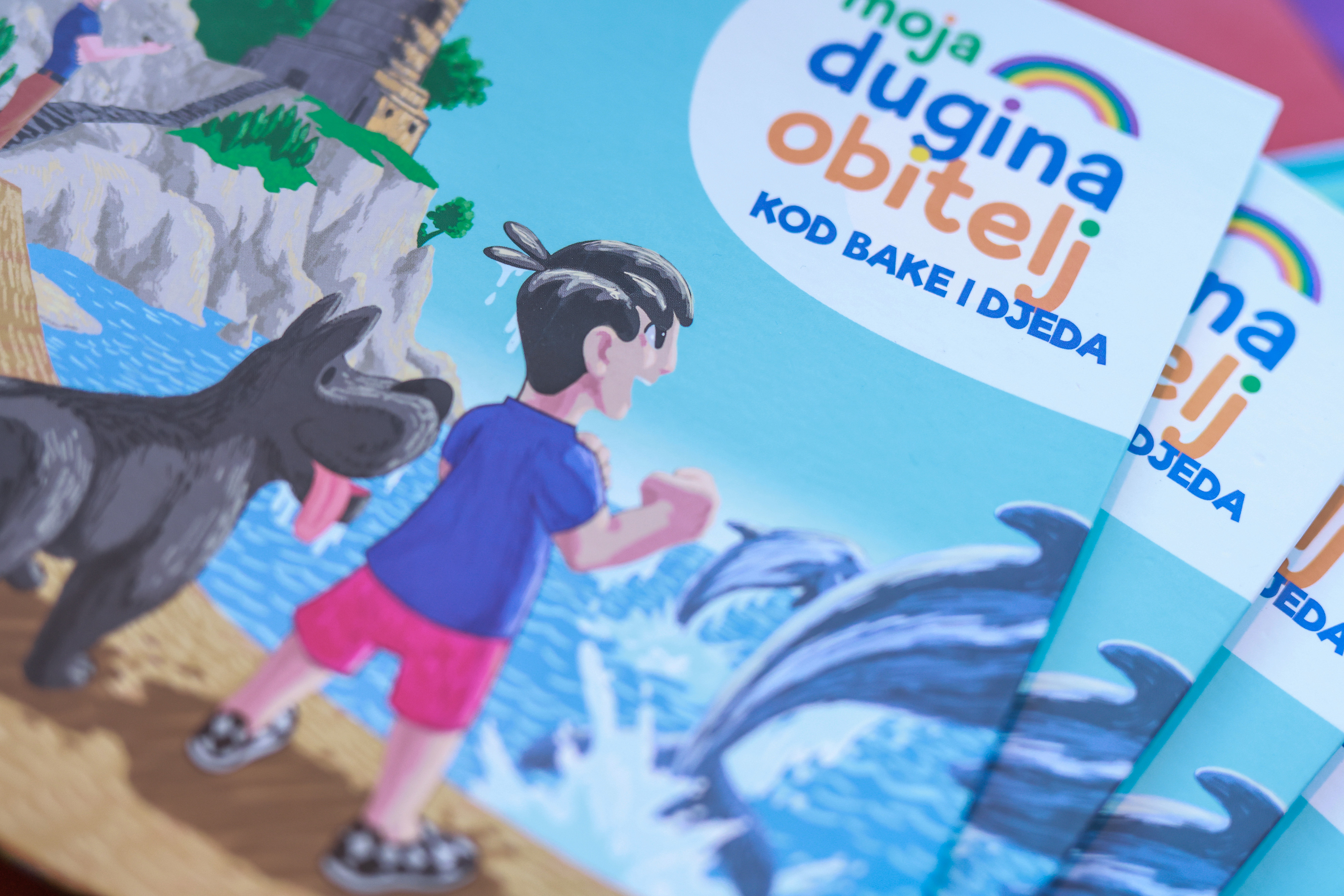 Udruga Dugine obitelji odrzala je panel o roditeljstvu u LGBTIQ zajednici, nakon odluke Upravnog suda u Zagrebu kojom je potvrdjeno da se postupci posvojenja u istospolnim obiteljima ne smiju zaustavljati, vec se moraju provesti do kraja