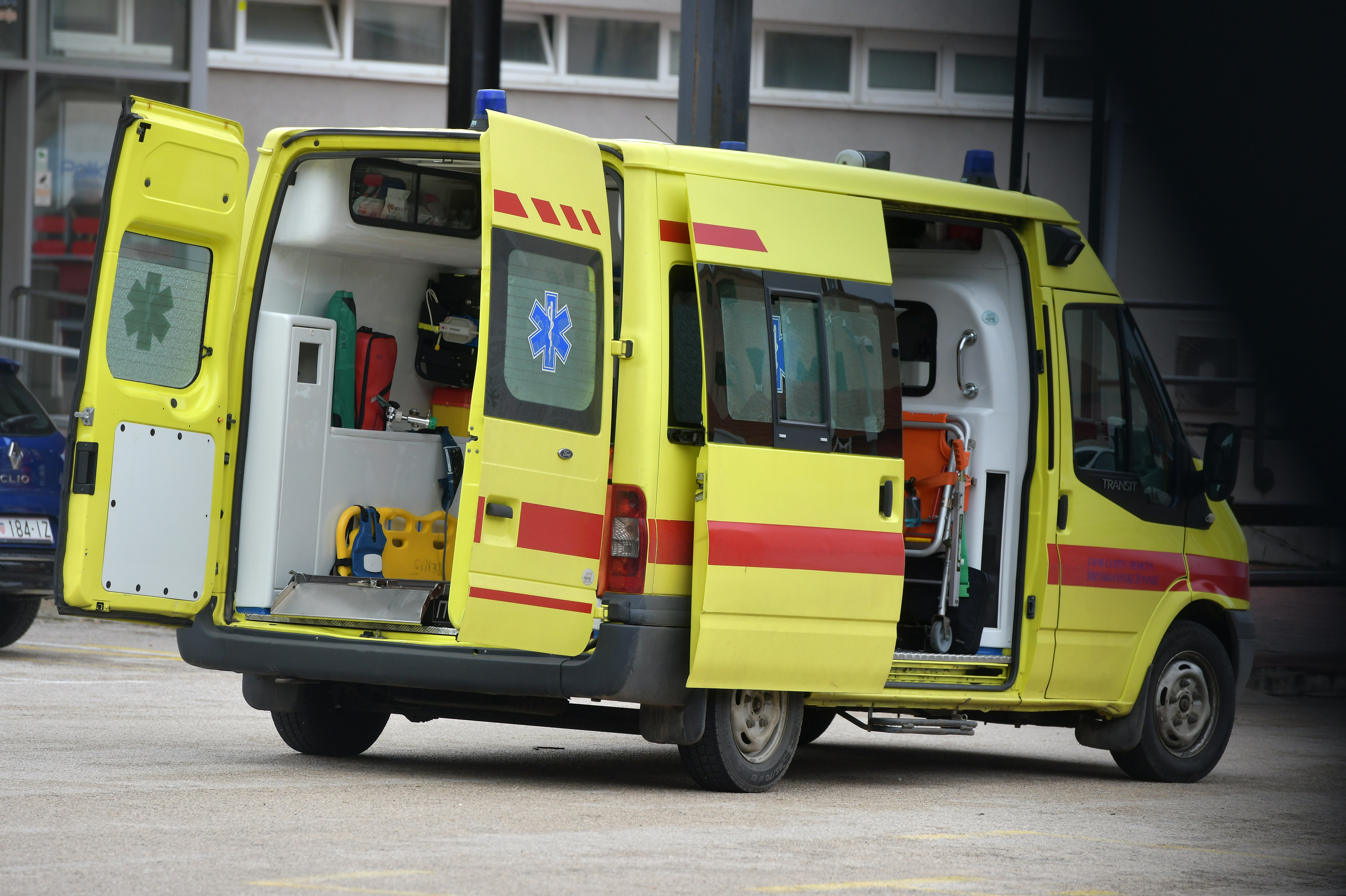 Timovi Hitne medicinske pomoci imaju svakoga dana pune ruke posla. Photo: Hrvoje Jelavic/PIXSELL