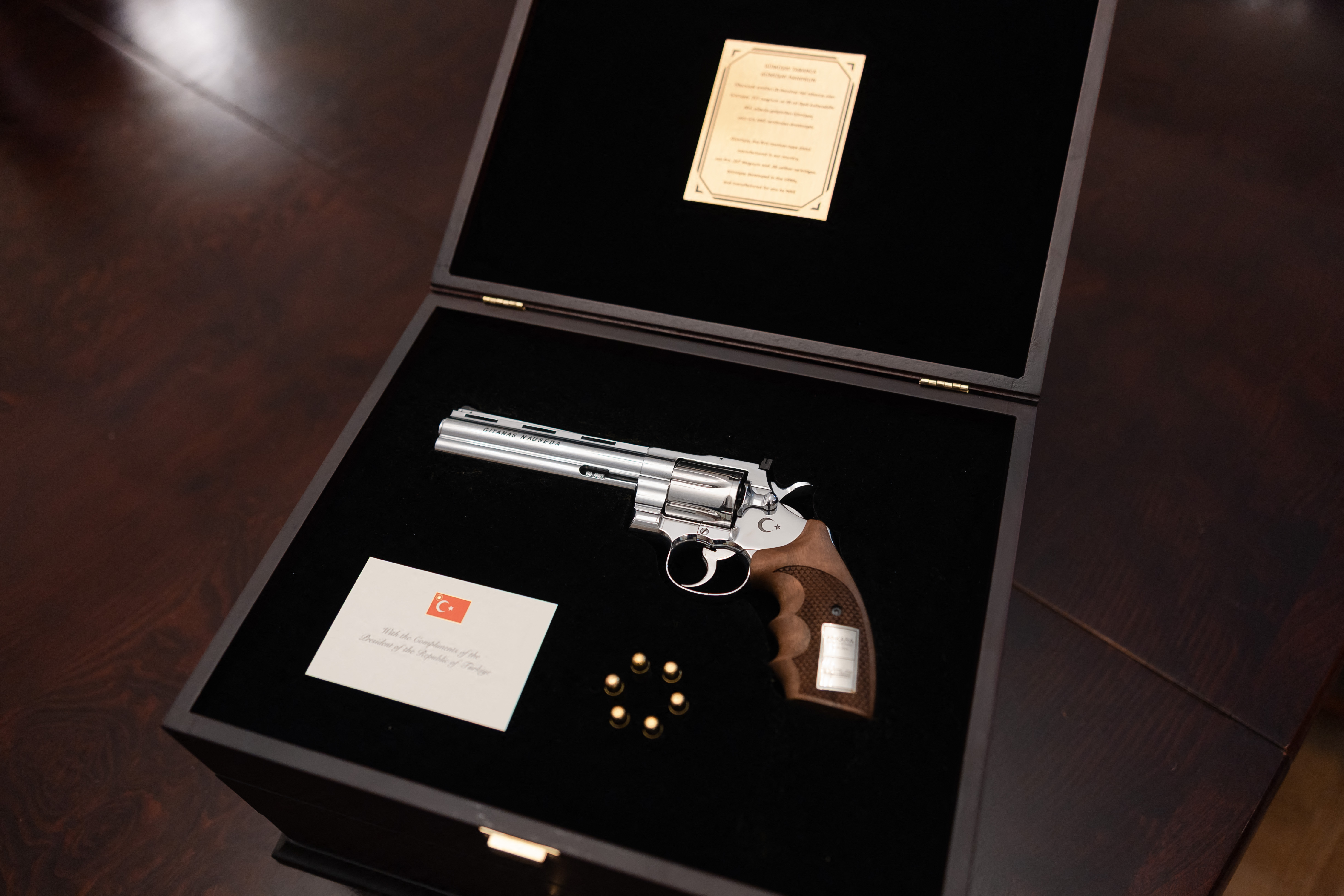 A revolver offered by Recep Tayyip Erdogan to Gitanas Nauseda. (Eitvydas KINAITIS/OFFICE OF THE LITHUANIAN PRESIDENT/AFP)