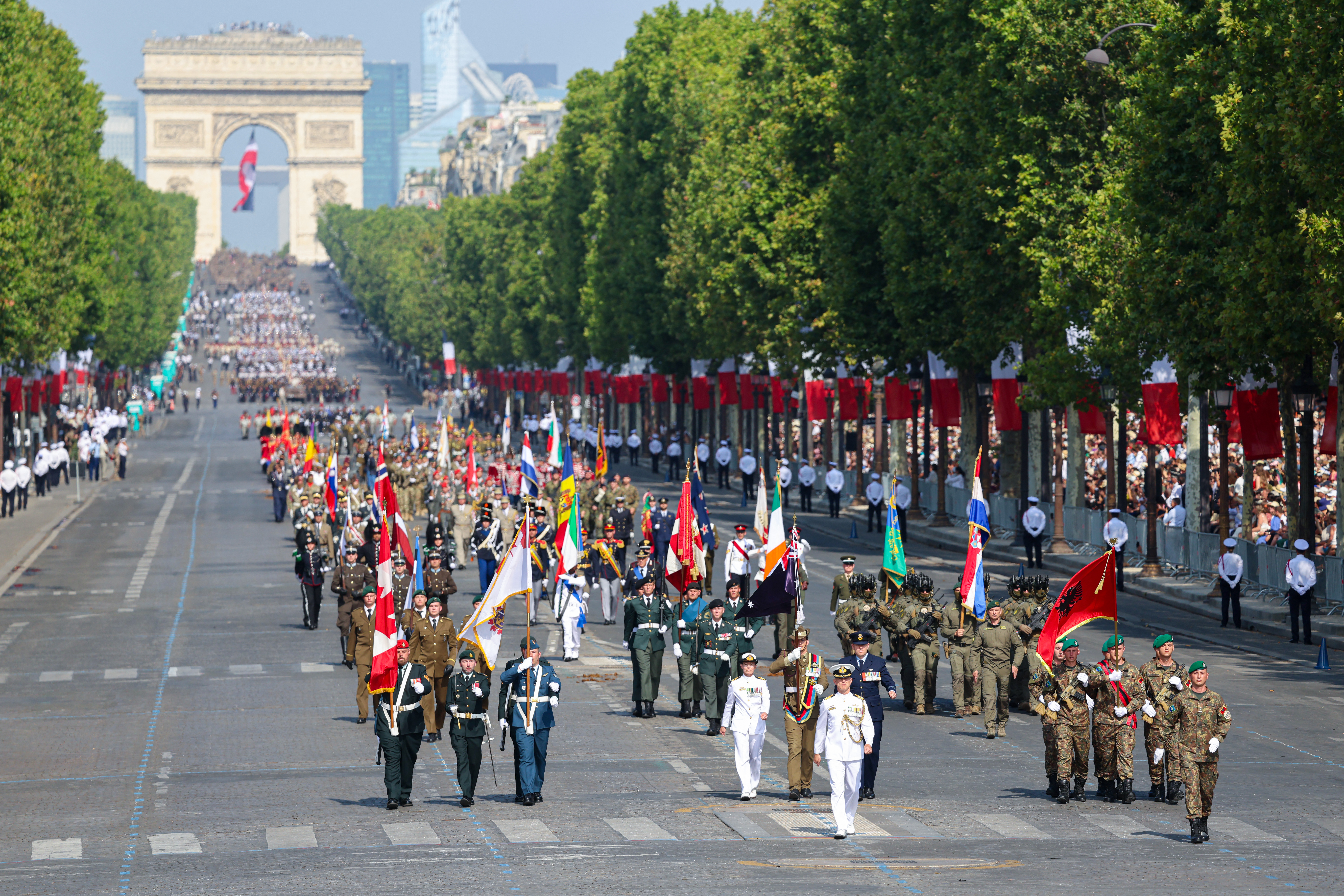 Coalition of volunteers. (Photo by Ludovic MARIN / AFP)