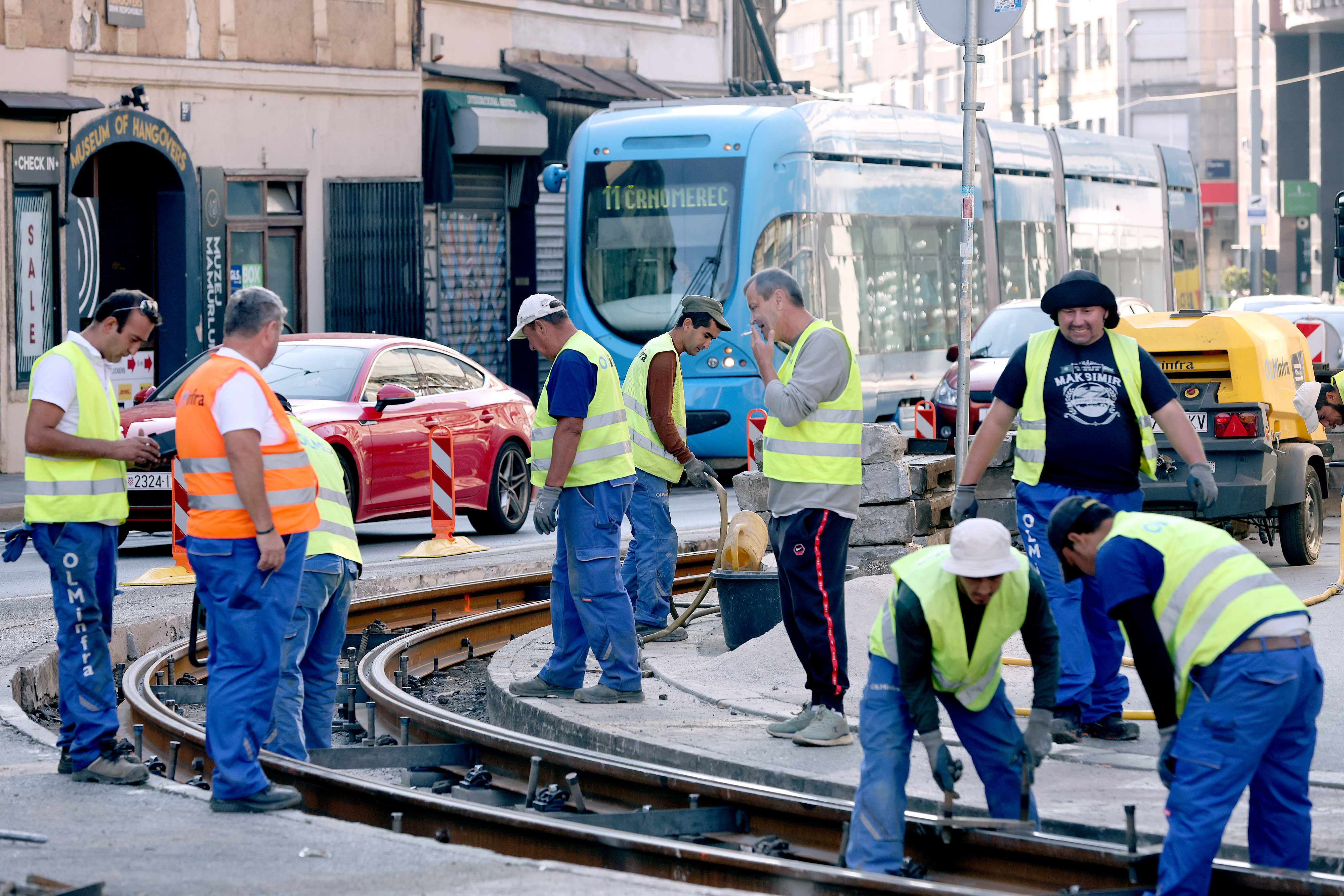 23.07.2026., Zagreb - Na krizanju Draskoviceve i Vlaske u tijeku su radovi na saniranju tramvajske pruge u smijeru istoka. Radovi se odvijaju pod prometom, uz manje izmjene vroznog reda tijekom noci. Photo: Patrik Macek/PIXSELL