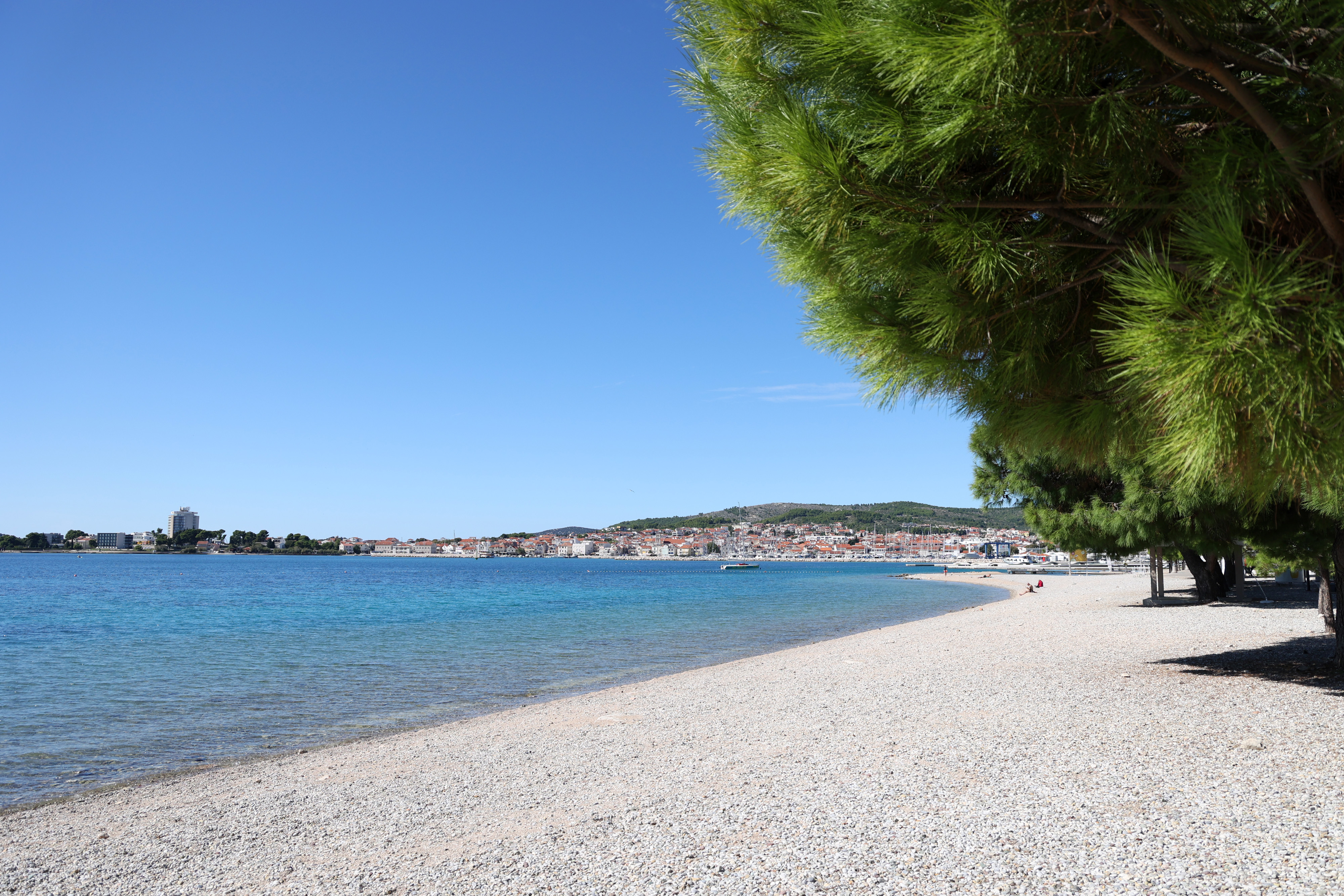 30.09.2024., Vodice - Puste i prazne vodicke plaze ispred hotela Imperial i Hotel Olympia Sky. Photo: Dusko Jaramaz/PIXSELL