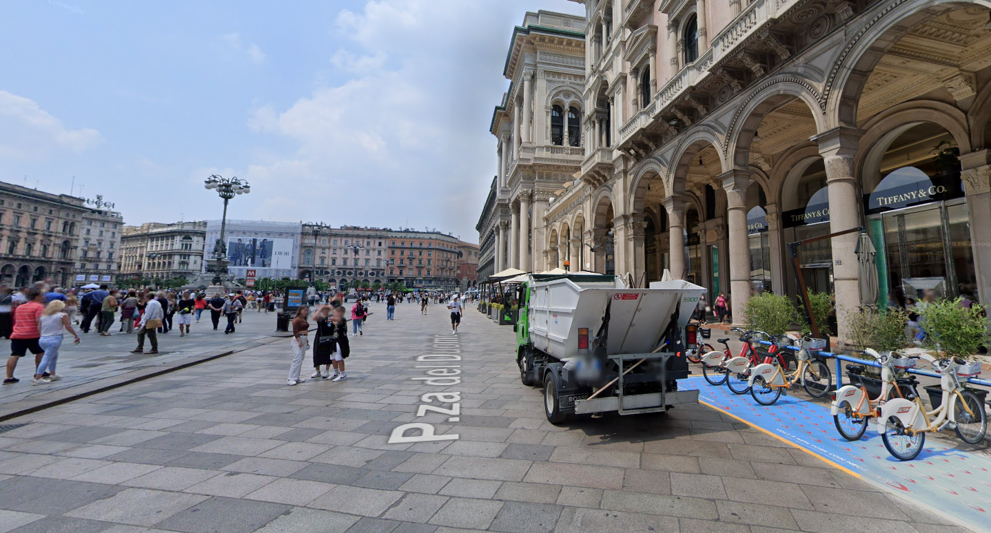 Milano Piazza del Duomo.png