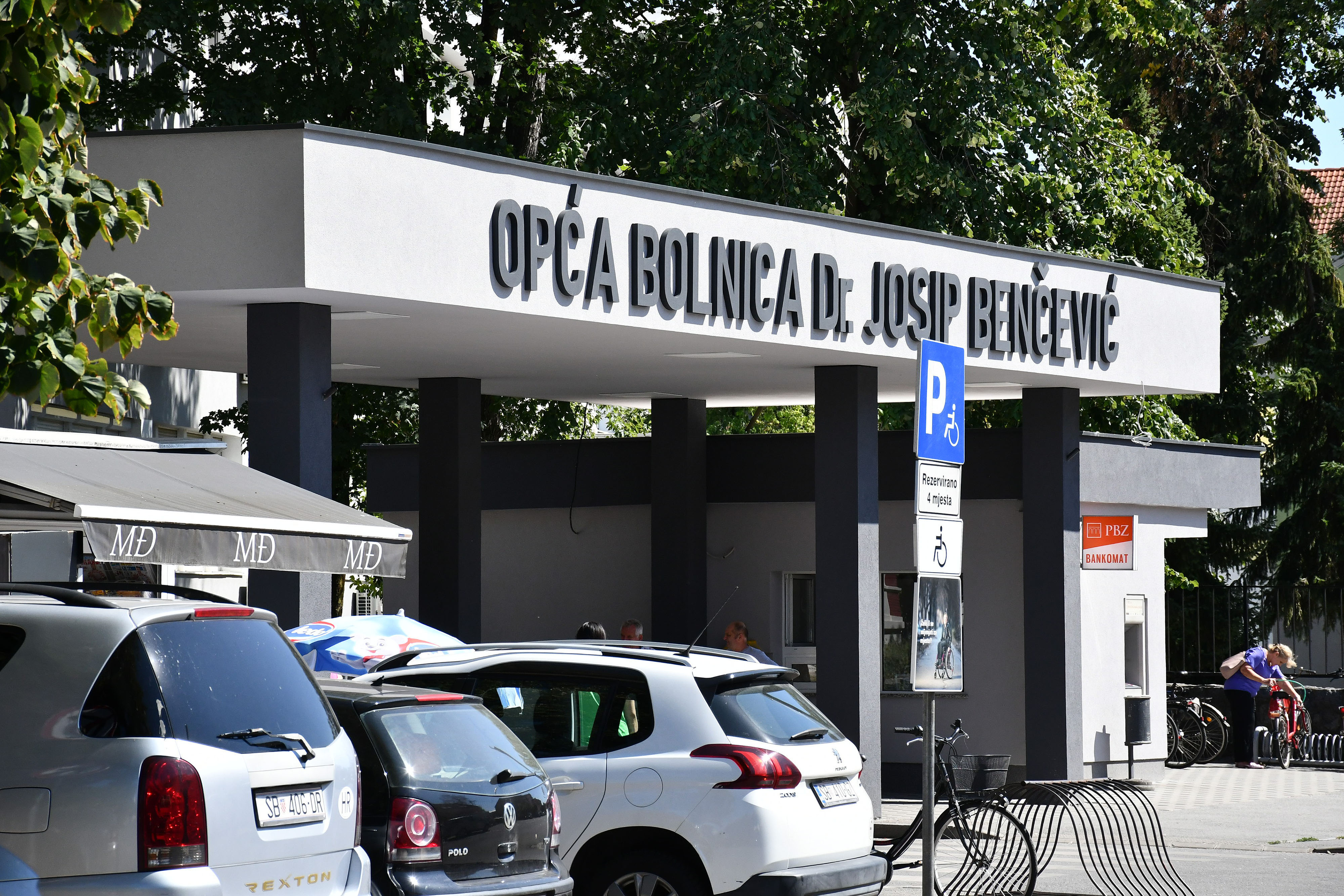 30.07.2024., Slavonski Brod - Novi izgled obnovljenog glavnog ulaza Opce bolnice dr. Josip Bencevic. Photo: Ivica Galovic/PIXSELL