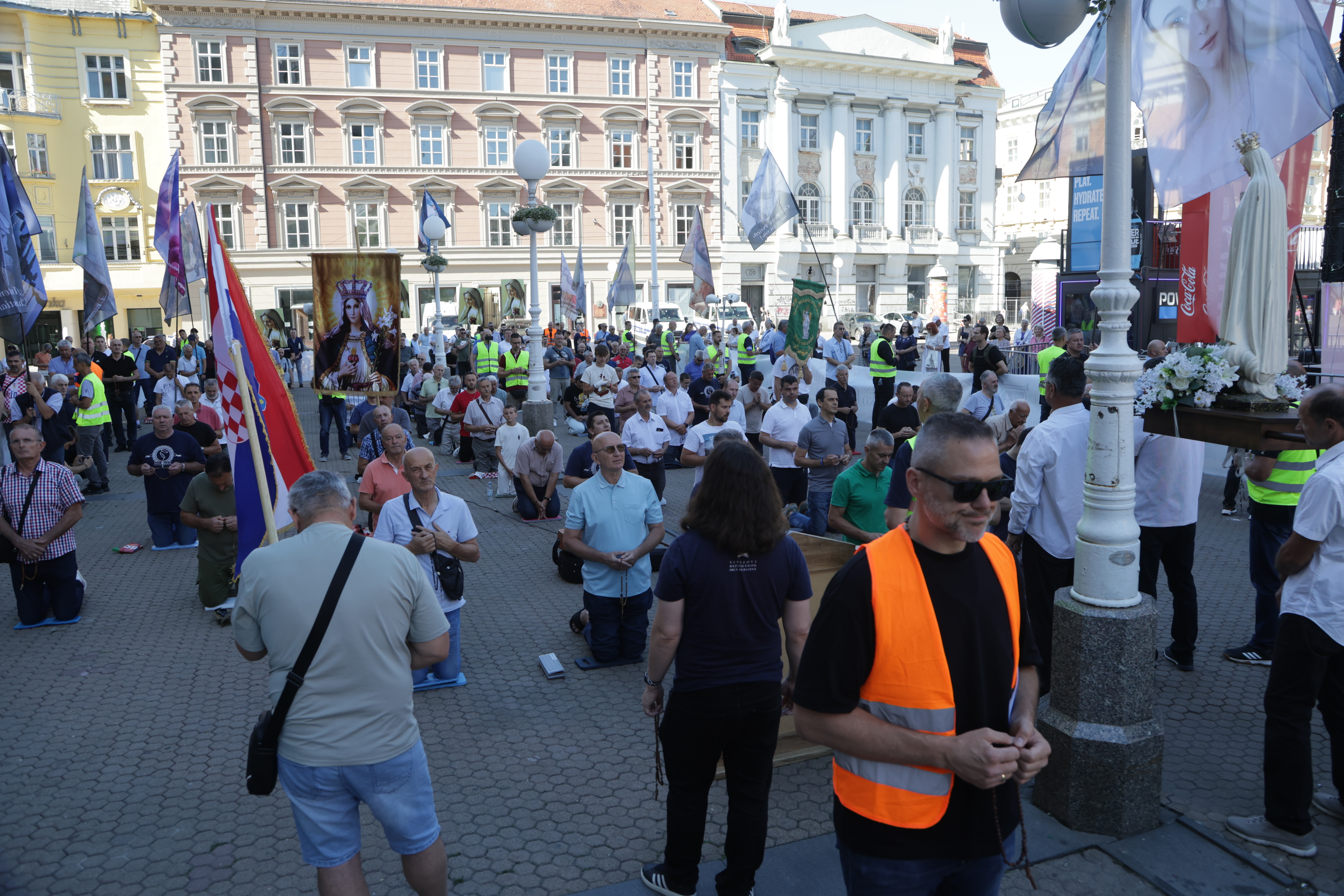 04.07.2026., Zagreb - Kao i svake prve subote u mjesecu, Vitezovi Bezgresnog Srca Marijina, odnosno molitelji, okupili su se na Trgu bana Josipa Jelacica u molitvi. Photo: Marko Seper/PIXSELL