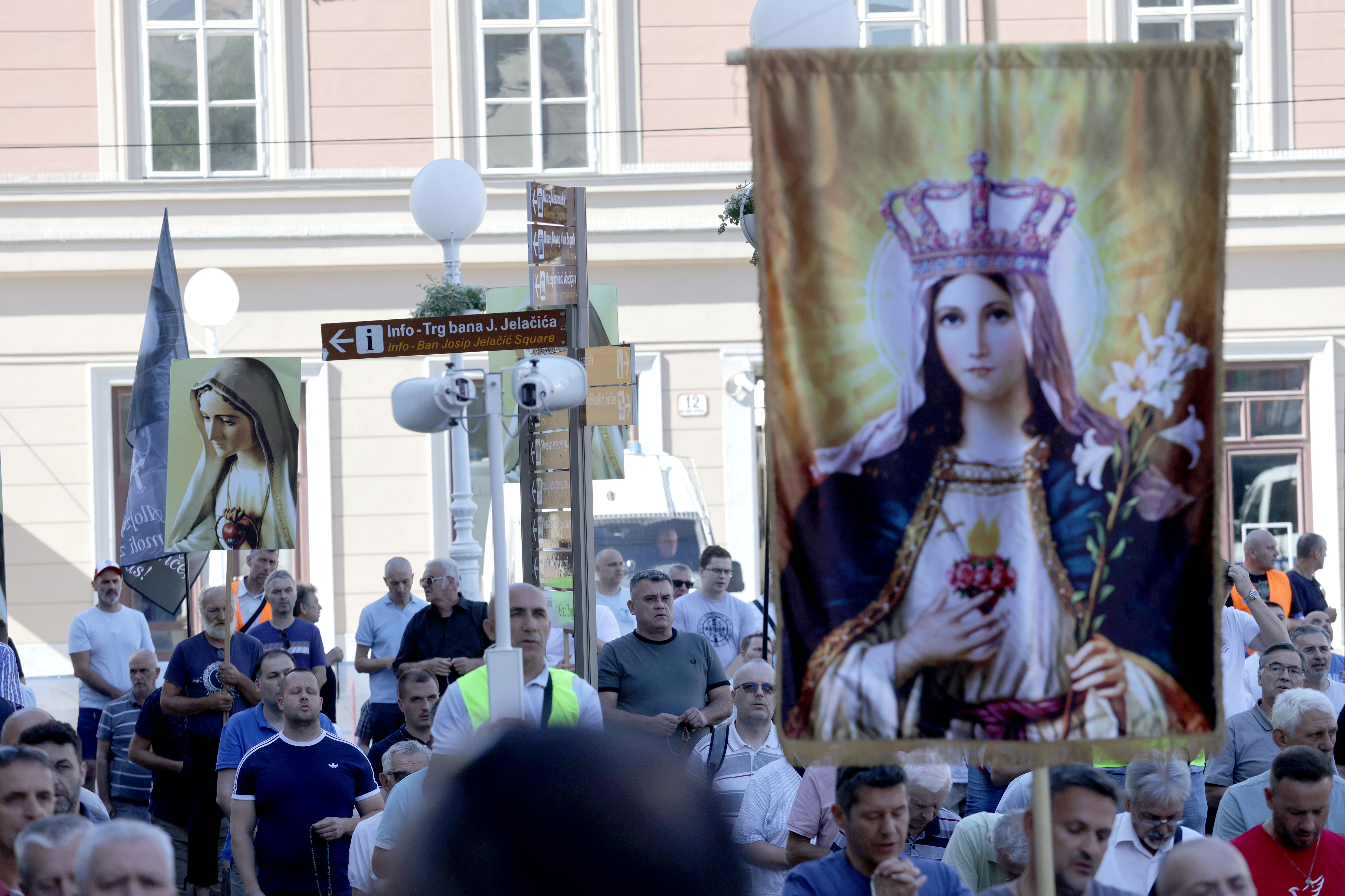 04.07.2026., Zagreb - Kao i svake prve subote u mjesecu, Vitezovi Bezgresnog Srca Marijina, odnosno molitelji, okupili su se na Trgu bana Josipa Jelacica u molitvi. Photo: Marko Seper/PIXSELL
