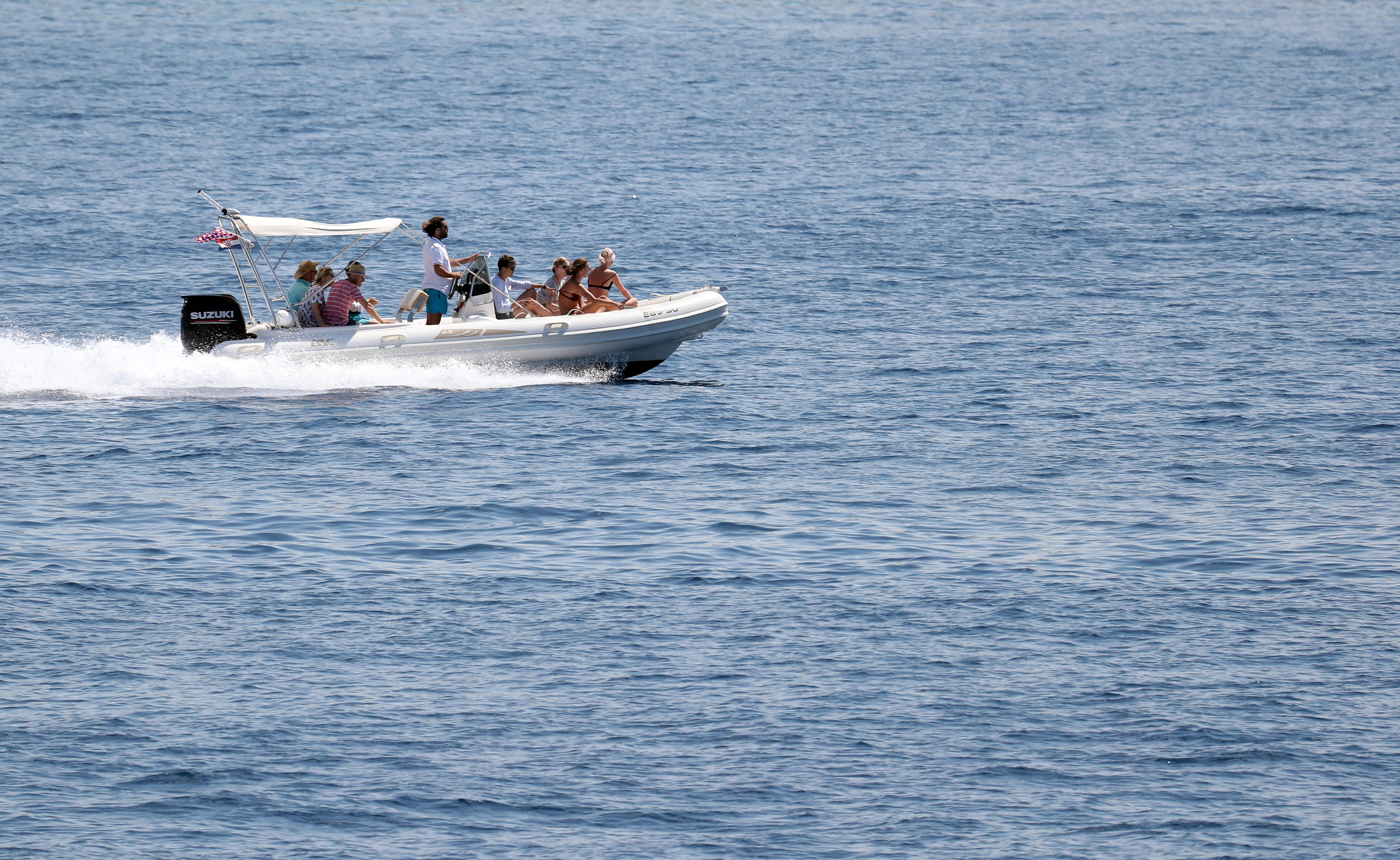 05.08.2018., Korcula - Foto razglednice s trajekta koji vozi na relaciji Split - Vela Luka.rPhoto: Sanjin Strukic/PIXSELL