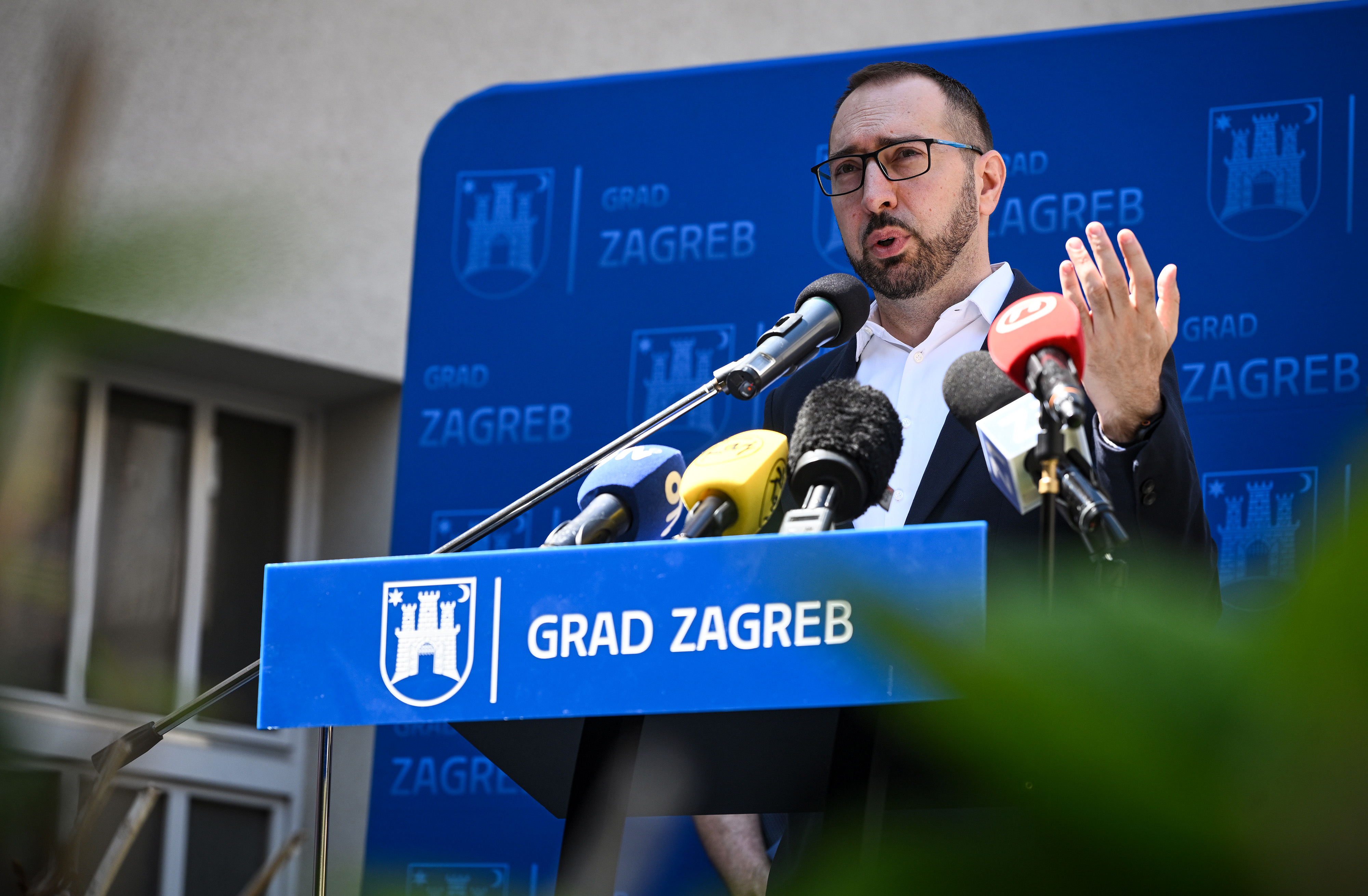 07.07.2026., Zagreb - Gradonacelnik Grada Zagreba Tomislav Tomasevic u drustvu svojih zamjenika predstavio je novosti o projektu ozelenjivanja gradskih dvorista. Photo: Josip Regovic/PIXSELL