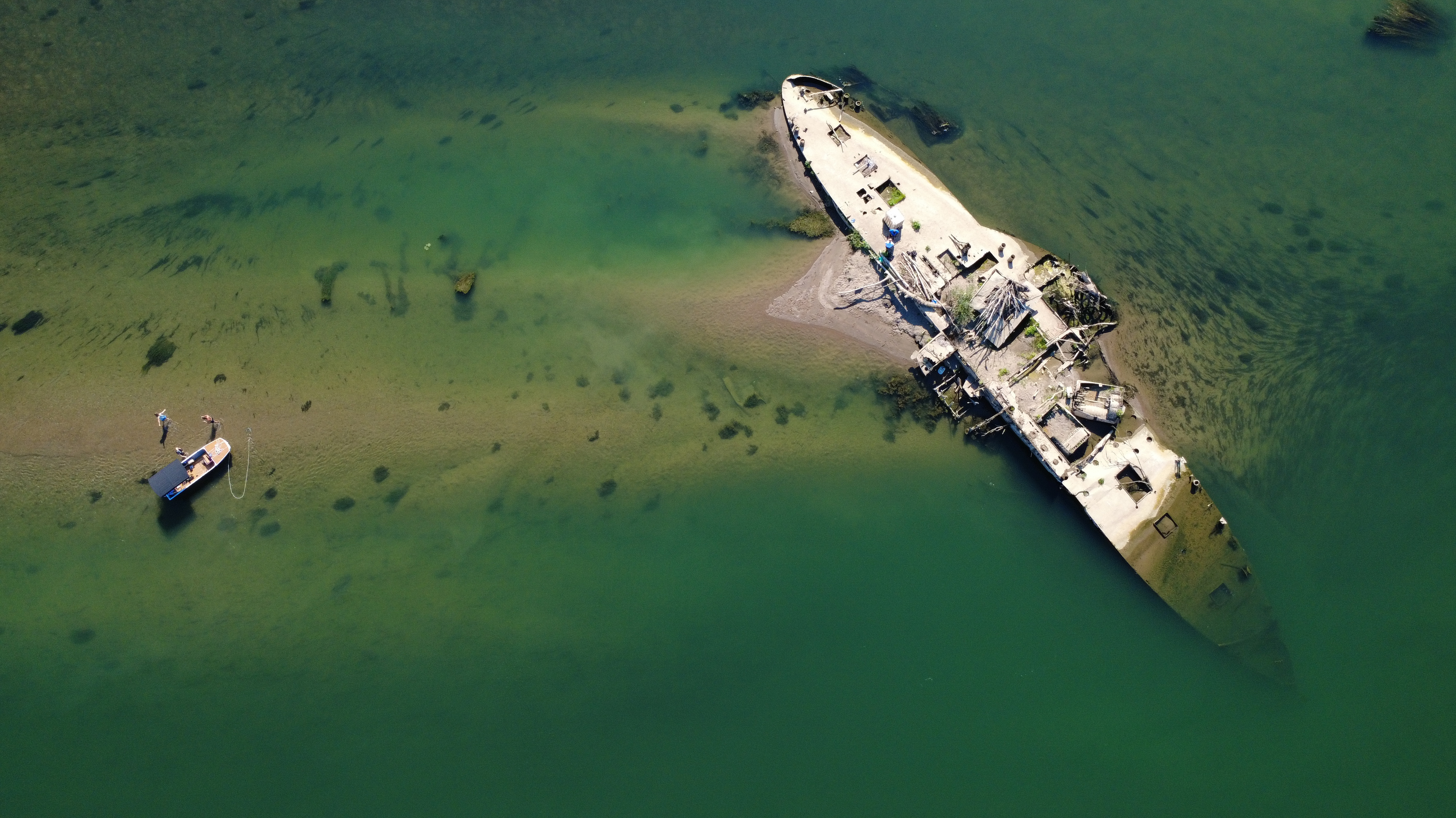 The extremely low water level of the Sava River has rediscovered one of the most recognizable symbols of this part of the river, the wreck of the ship "Slovenac", which is located between Sremska Mitrovica and Jarak.