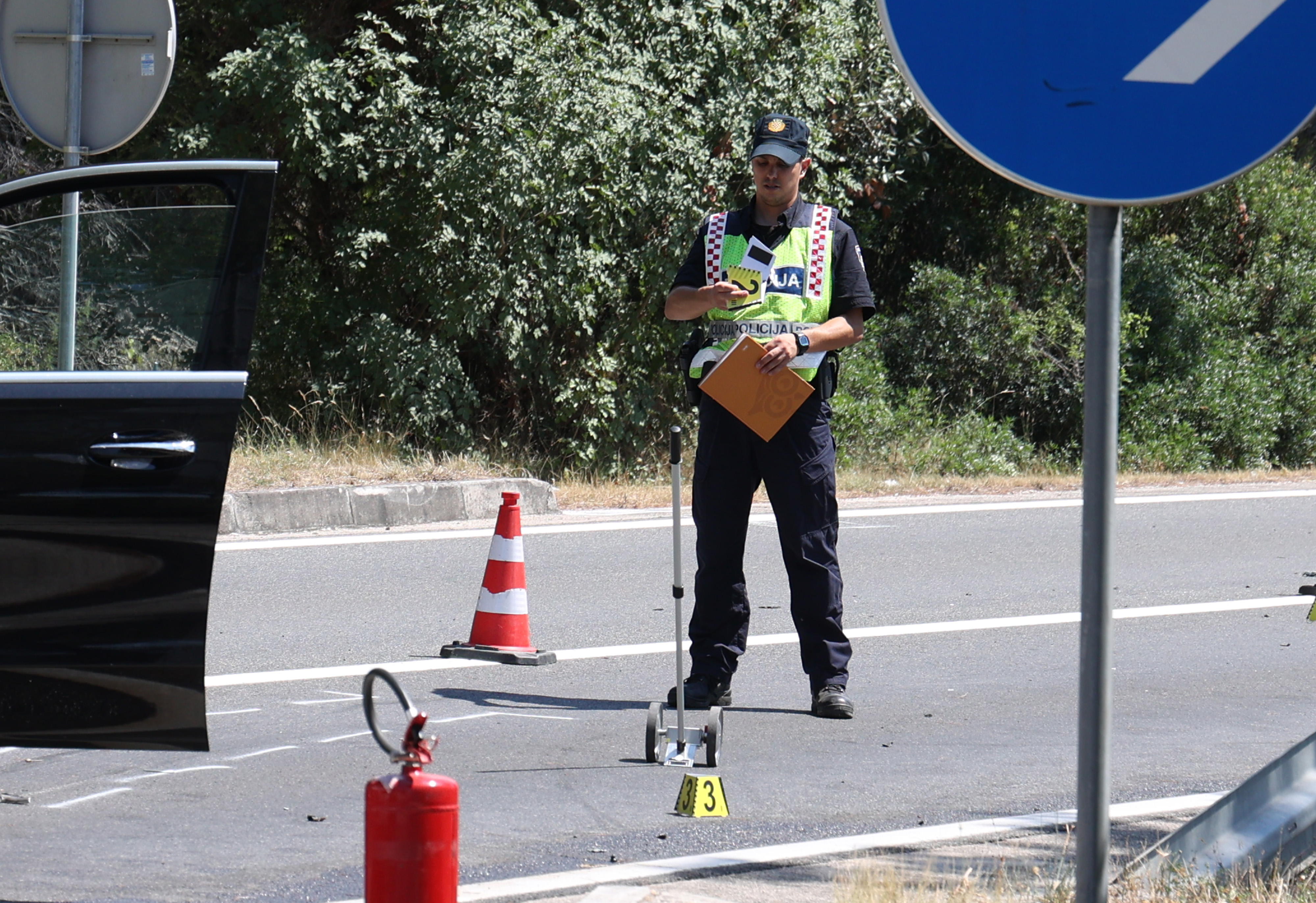 02.07.2026., Sibenik --Sudar automobila i vozila saniteta kod Morinjskog mosta, sest osoba prevezeno u bolnicu.Ocevid je u tijeku a prometna policija regulira promet jednom trakom. Photo: Dusko Jaramaz/PIXSELL