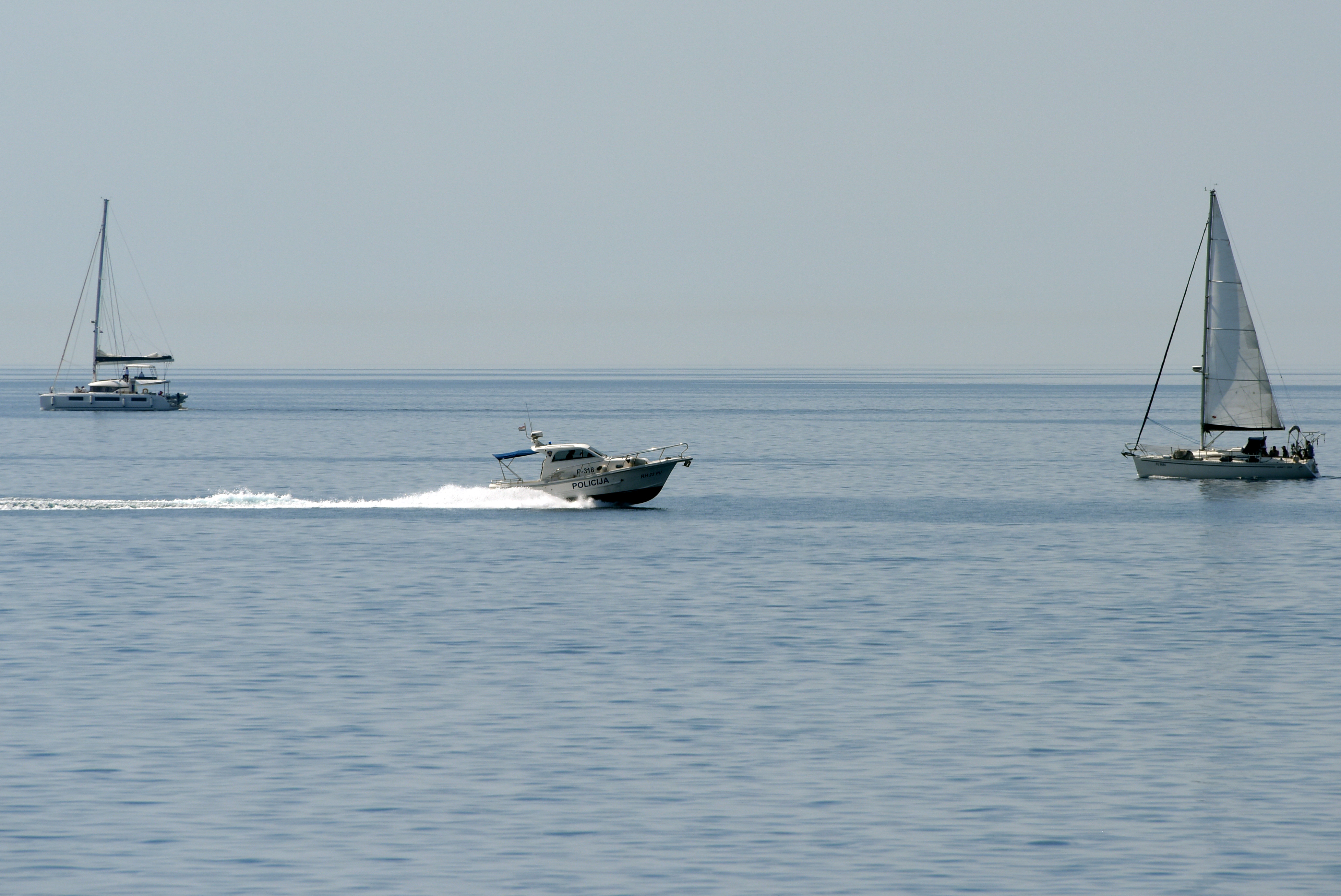 19.04.2026., Pula - Mirno jutro, te jos mirnije more, uoci najavljene promjene vremena, mnogi su iskoristili za odmaknuti se malo od pucine. Photo: Sasa Miljevic/PIXSELL
