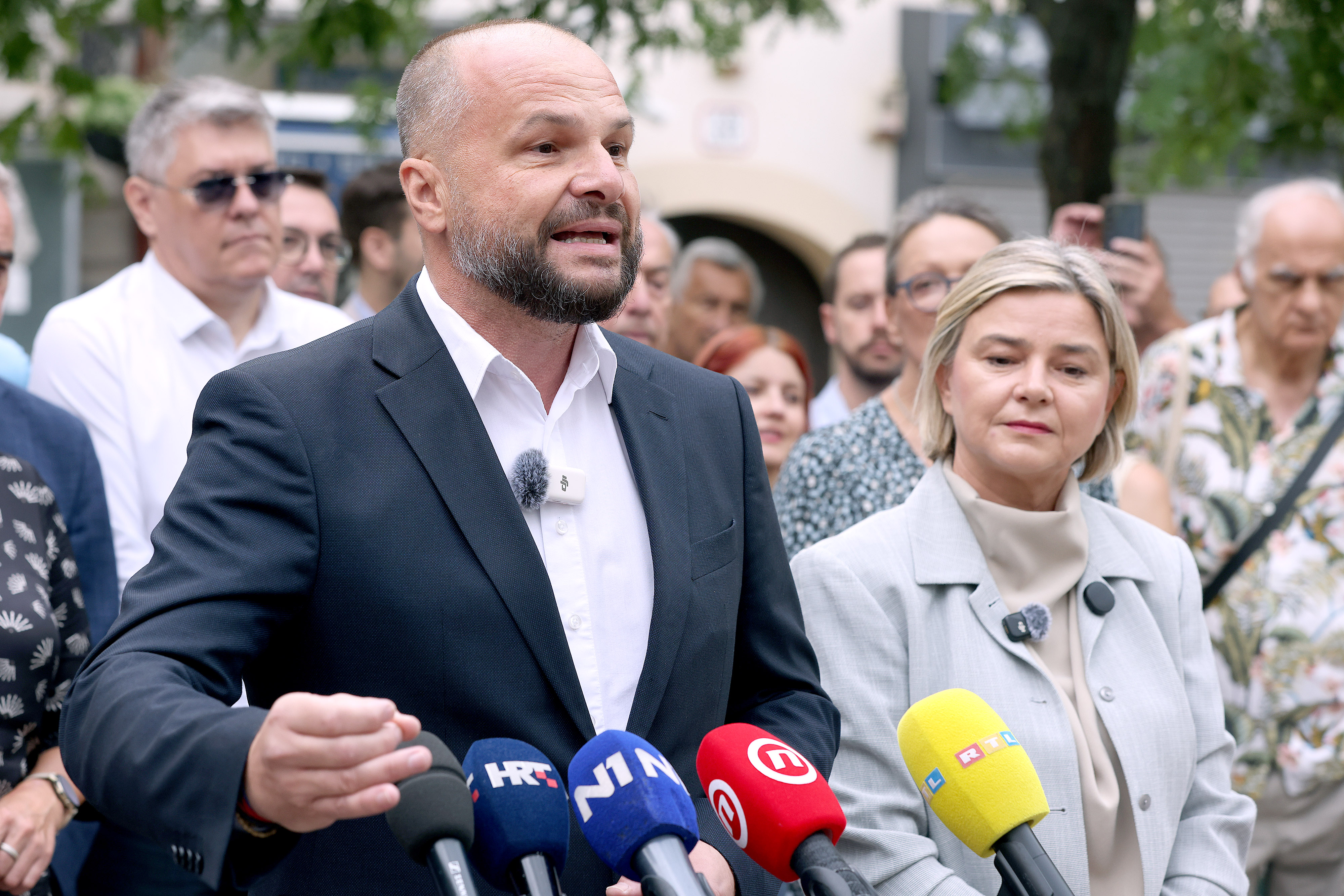 Predsjednik SDP-a Sinisa Hajdas Doncic i koordinatorica stranke Mozemo! Sandra Bencic. Photo: Patrik Macek/PIXSELL