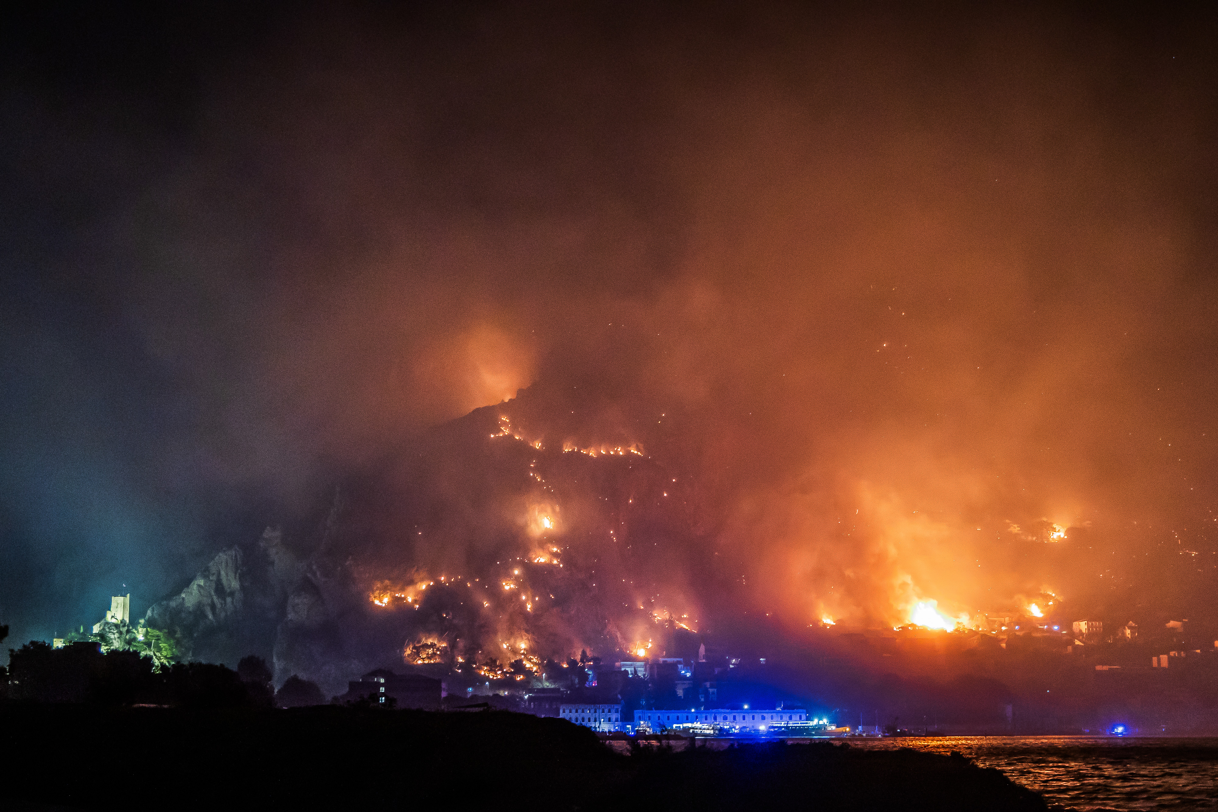 13.08.2026., Omiš:  Pogled na Omiš sa ušća Cetine.  Photo: Zvonimir Barisin/PIXSELL