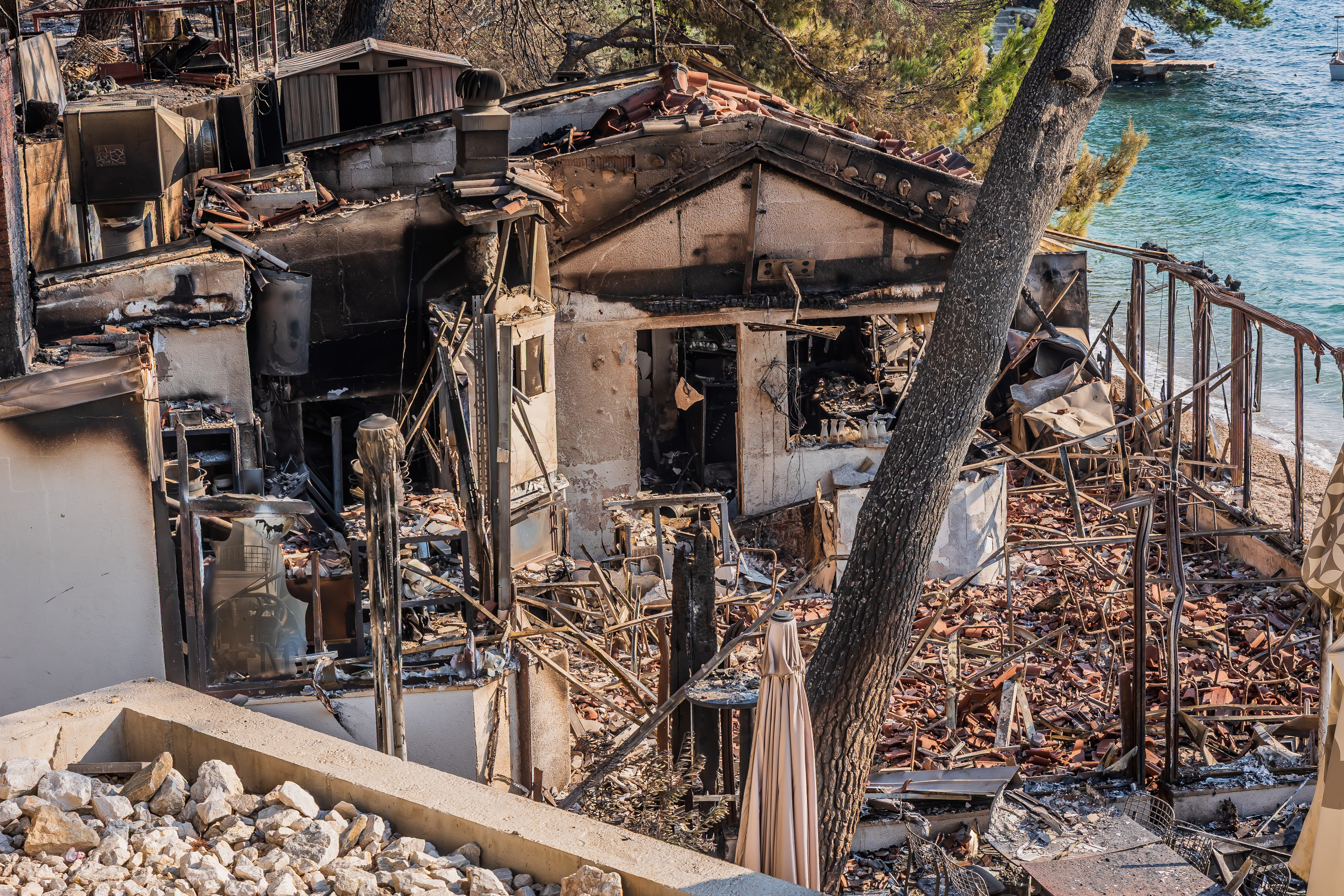 Posljedice pozara u kvartu Brzet i Nemira. Photo: Zvonimir Barisin/PIXSELL
