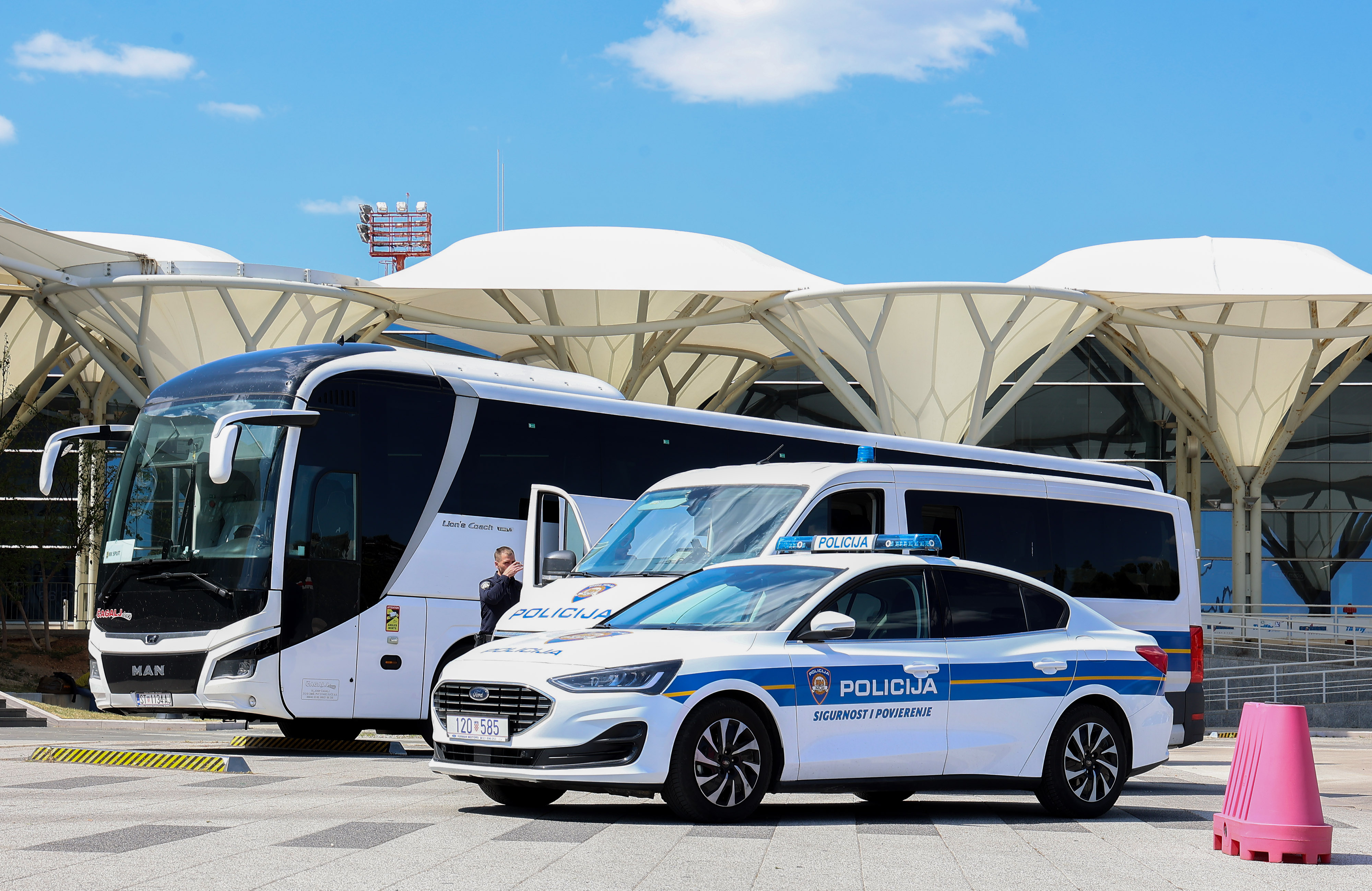 23.04.2026., Split -  Aerodrom sv. Jeronim primio je dojavu o bombi. Unatoc prisustvu policije sve se normalno odvija. Photo: Ivana Ivanovic/PIXSELL