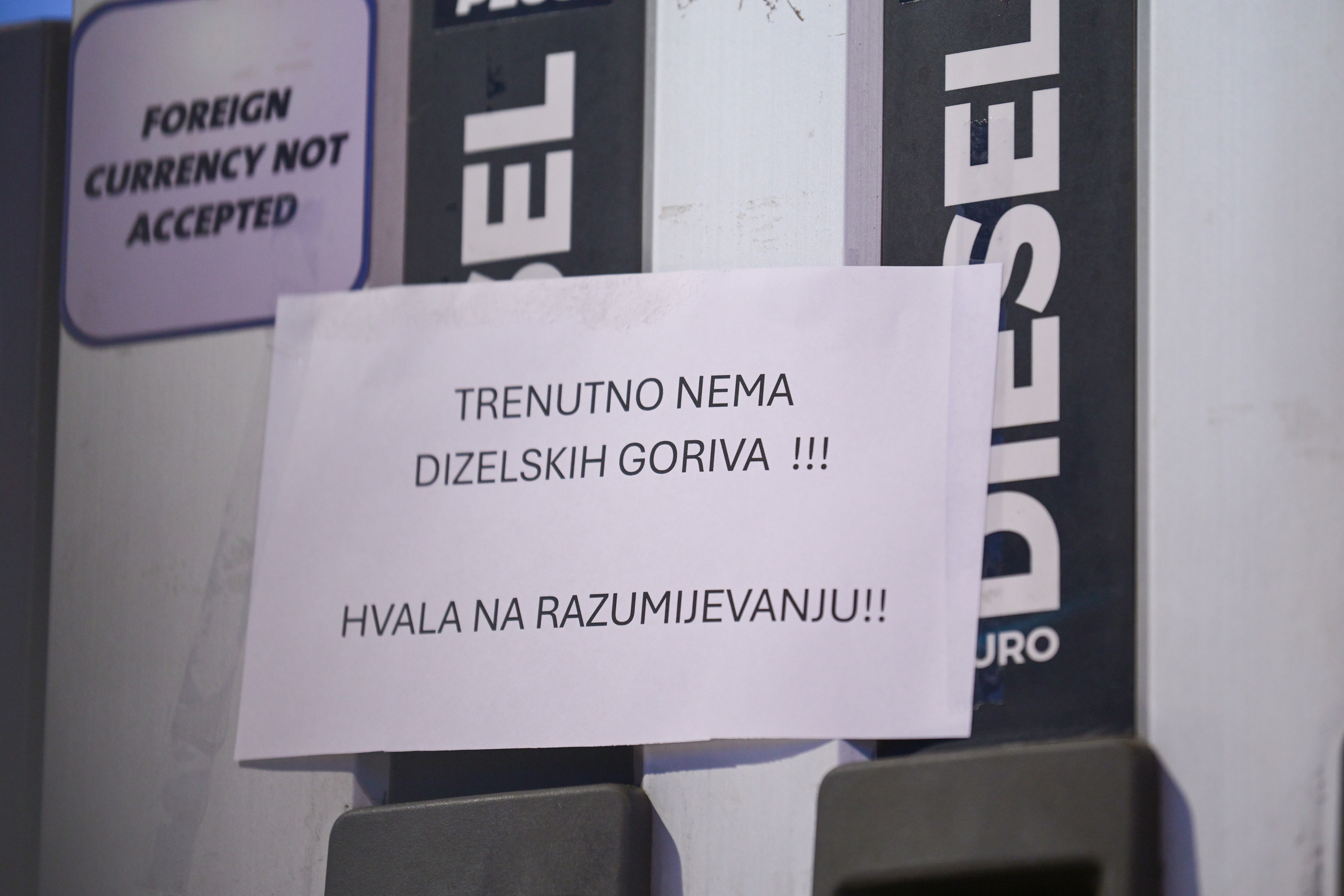 09.03.2026., Zagreb - Zbog ratnog sukoba na Bliskom istoku koji se prosirio i na neutralne zemlje u Perzijskom zaljevu od sutra se ocekuje znacajan rast cijena goriva, veceras pojacan promet na benzinskim pumpama. Photo: Igor Soban/PIXSELL
