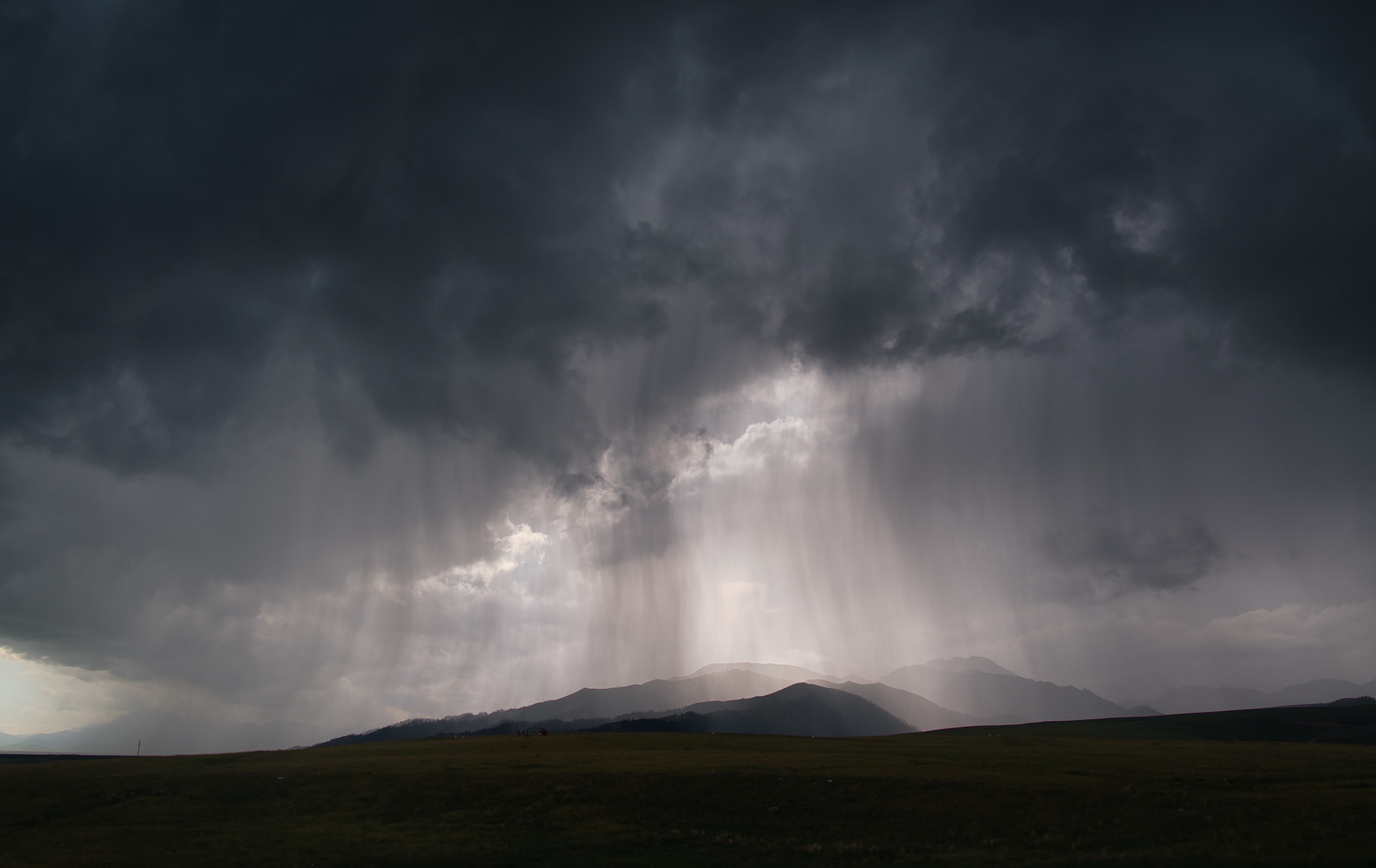 r-q-thunderstorm-10356765