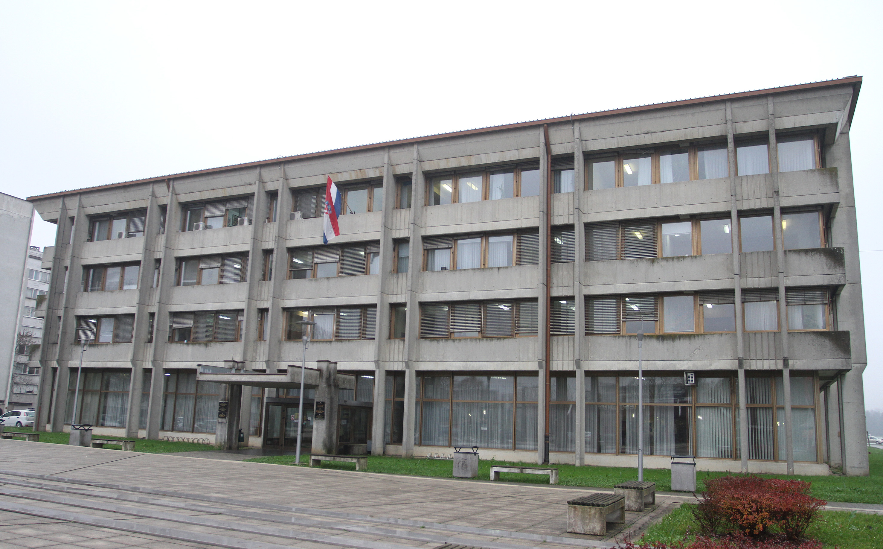 04.12.2014., Karlovac - Zgrada suda u Karlovcu. U zgradi suda nalaze se Zupanijsko drzavno odvjetnistvo, Opcinsko drzavno odvjetnistvo, Opcinski sud, Zupanijski sud, Trgovacki sud i Prekrsajni sud."nPhoto: Kristina Stedul Fabac/PIXSELL