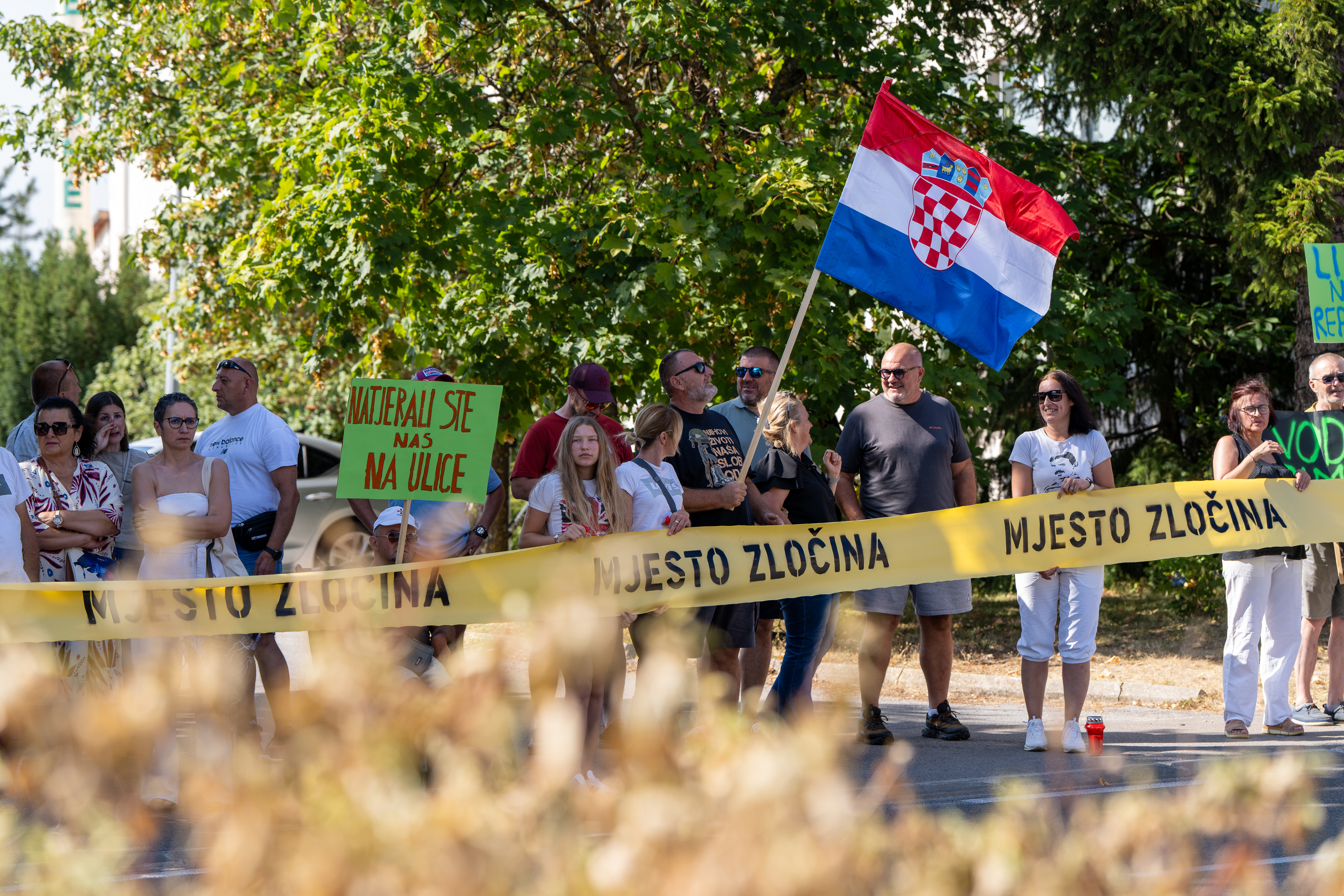 17.08.2026., Gospic - Prosvjednici docekali politicare u Gospicu Photo: Hrvoje Kostelac/PIXSELL