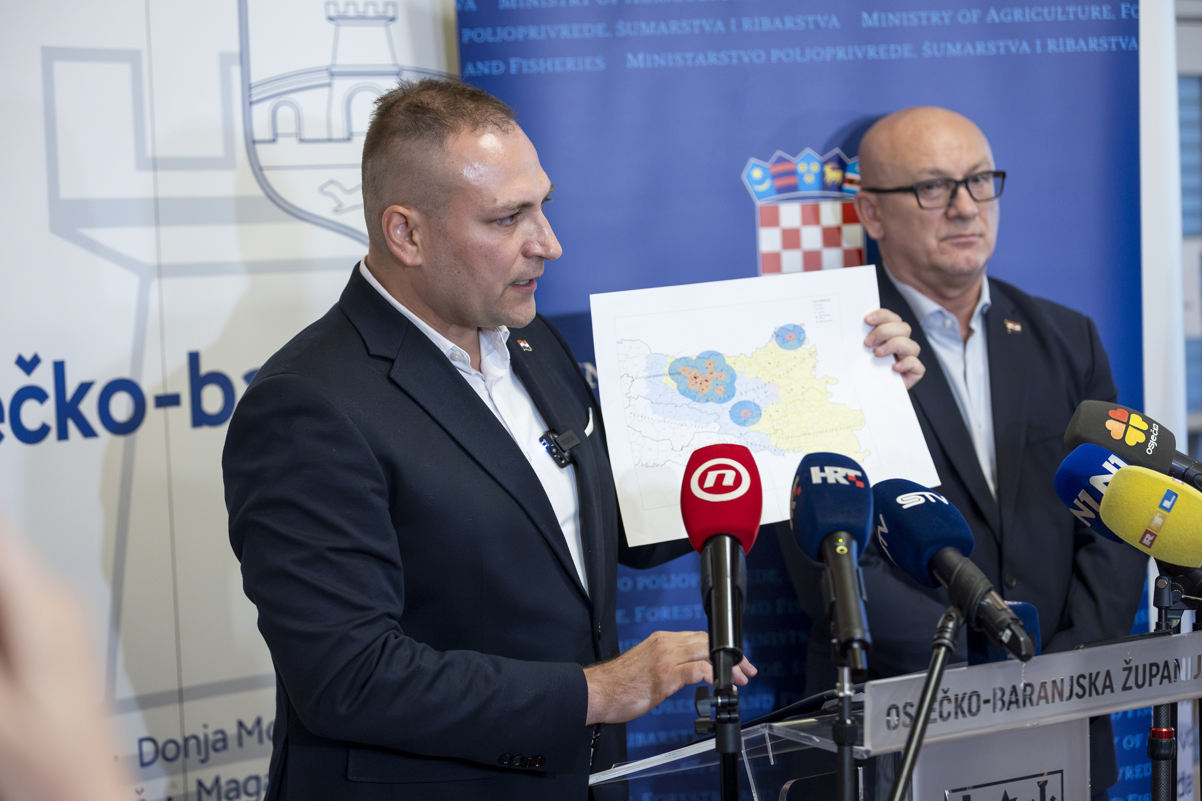 03.08.2026., Osijek - Konferencija za medije na kojoj je potpredsjednik Vlade Republike Hrvatske i ministar poljoprivrede, sumarstva i ribarstva David Vlajcic predstavio nove mjere u borbi protiv africke svinjske kuge. Photo: Davor Javorovic/PIXSELL